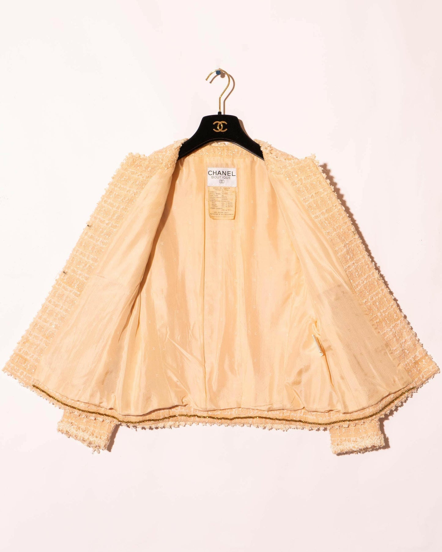 FR38-40 Rare Chanel Cruise 1995 Four Pocketed Tweed Boucle Jacket in Pink and Cream - Vintage Chanel Jacket - - Rarchive.