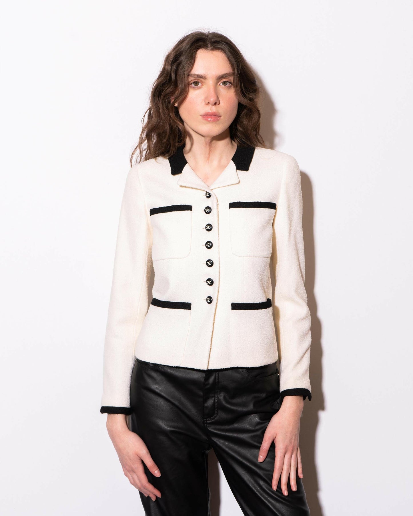 FR34-36 Rare Chanel Cruise 1996 Four Pocket Contrasting Trim Ivory White Tweed Jacket - Vintage Chanel Jacket - - Rarchive.