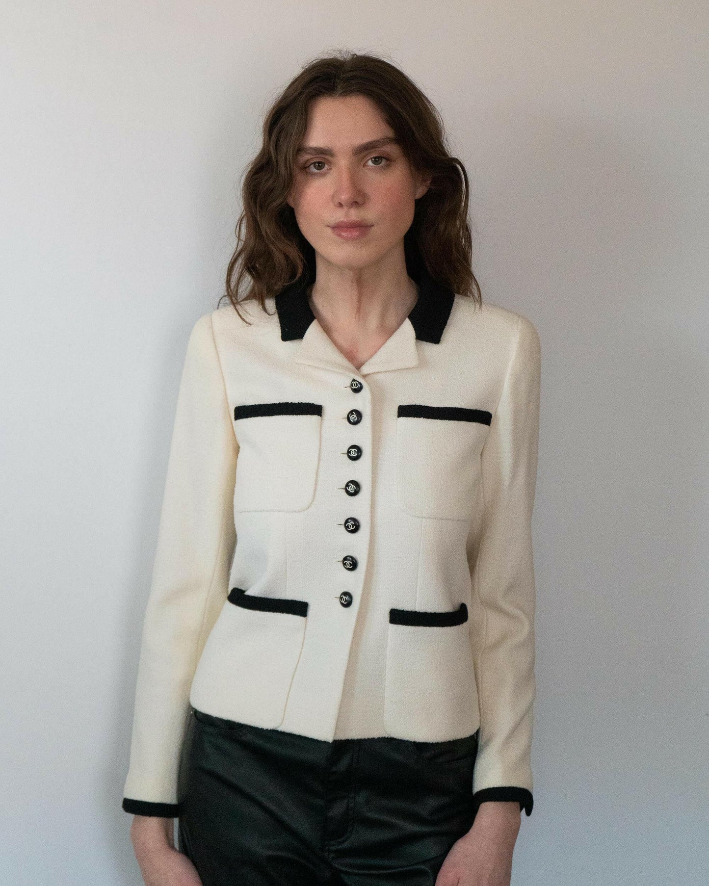 FR34-36 Rare Chanel Cruise 1996 Four Pocket Contrasting Trim Ivory White Tweed Jacket - Vintage Chanel Jacket - - Rarchive.