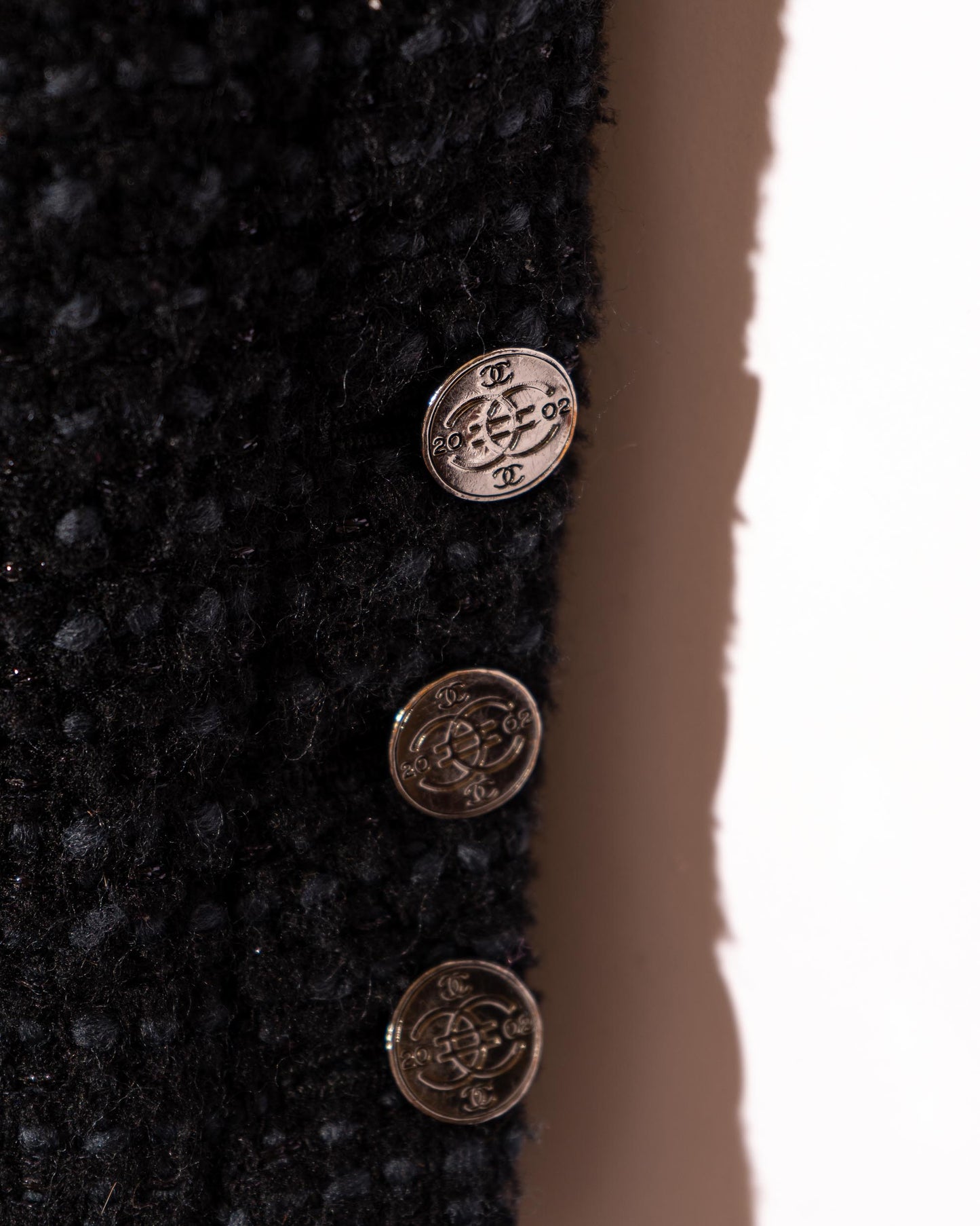 FR38-40 Chanel Fall 2002 Classic Four Pocket Black and Blue Fantasy Tweed Jacket - Vintage Chanel Jacket - - Rarchive.