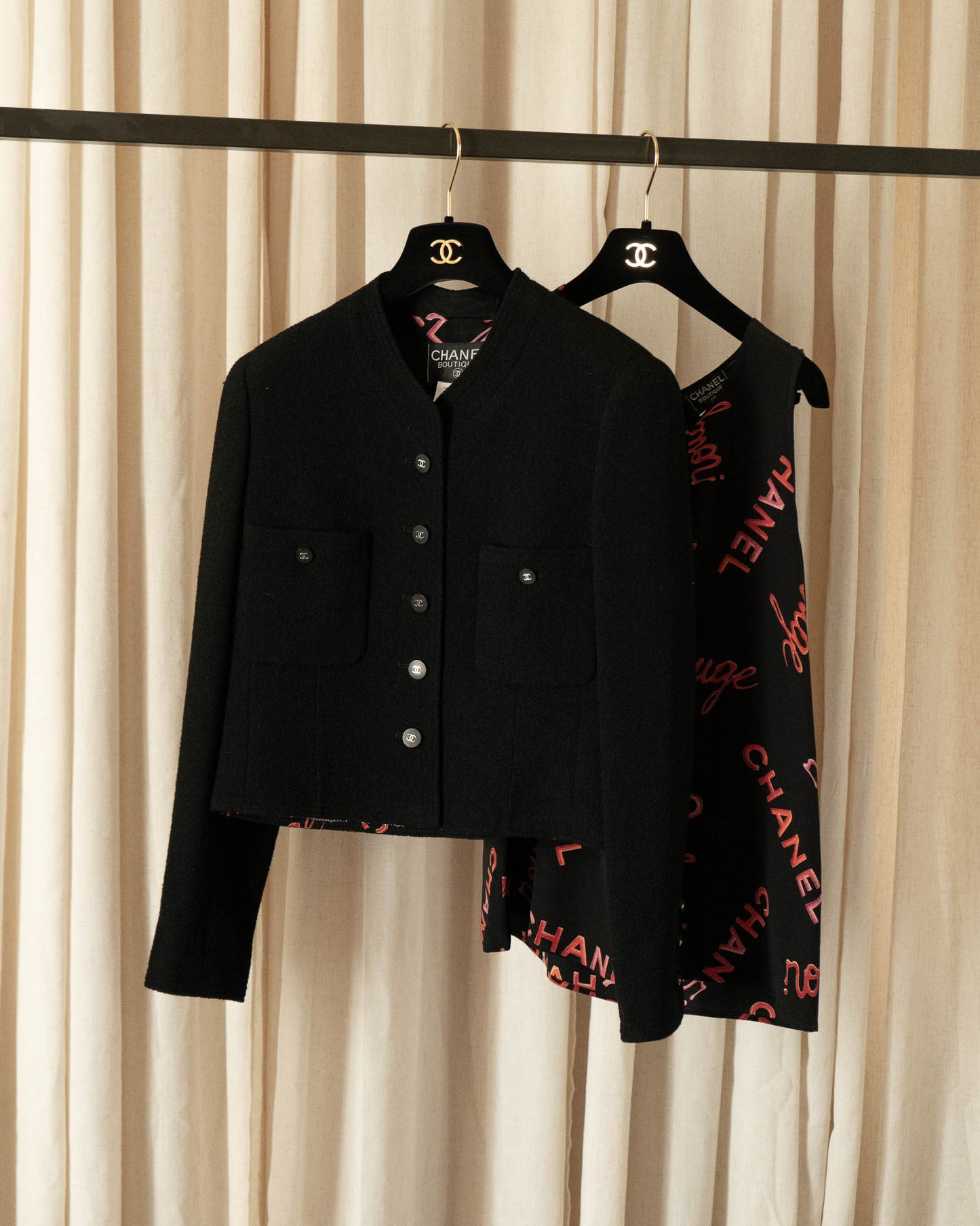 FR38-40 Rare Chanel Spring 1996 Tweed Boucle Jacket And Silk Top Set