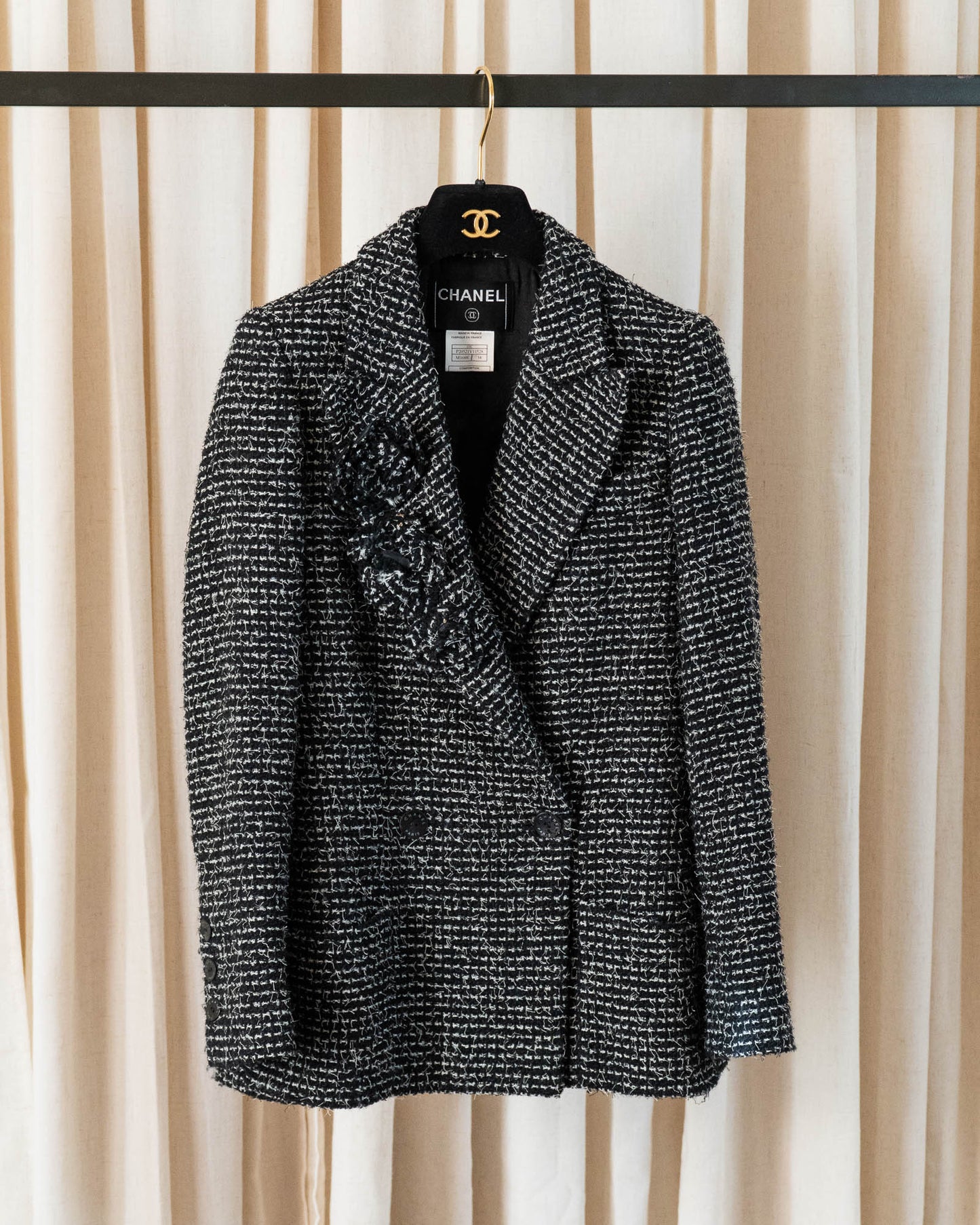 FR34-36 Chanel Cruise 2003 Double Breasted Camellia Detail Black and White Fantasy Tweed Jacket