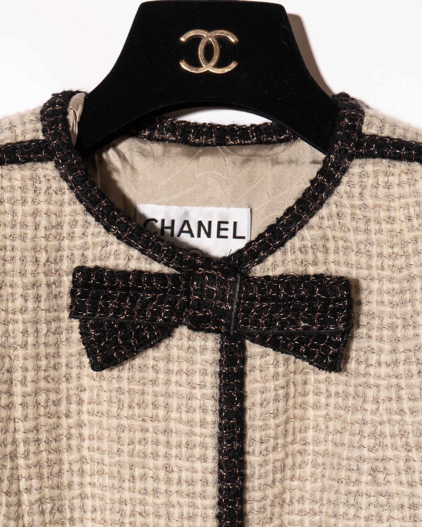 FR36-38 Chanel Fall 2003 Collarless Long Sleeve Wool Tweed Jacket with Bow Closure