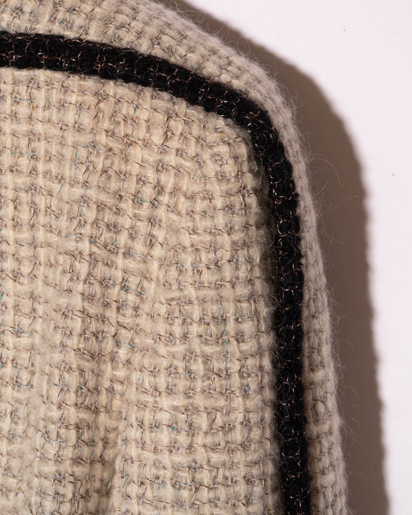 FR36-38 Chanel Fall 2003 Collarless Long Sleeve Wool Tweed Jacket with Bow Closure