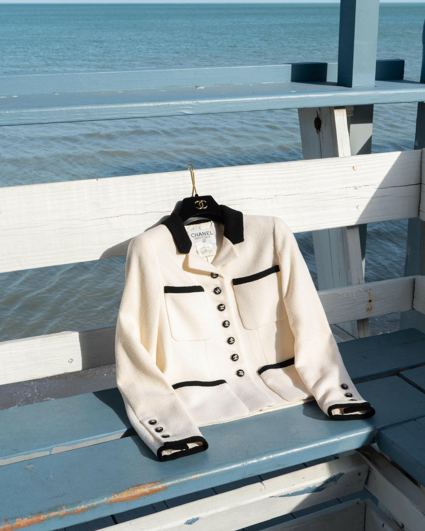 FR34-36 Rare Chanel Cruise 1996 Four Pocket Contrasting Trim Ivory White Tweed Jacket - Vintage Chanel Jacket - - Rarchive.