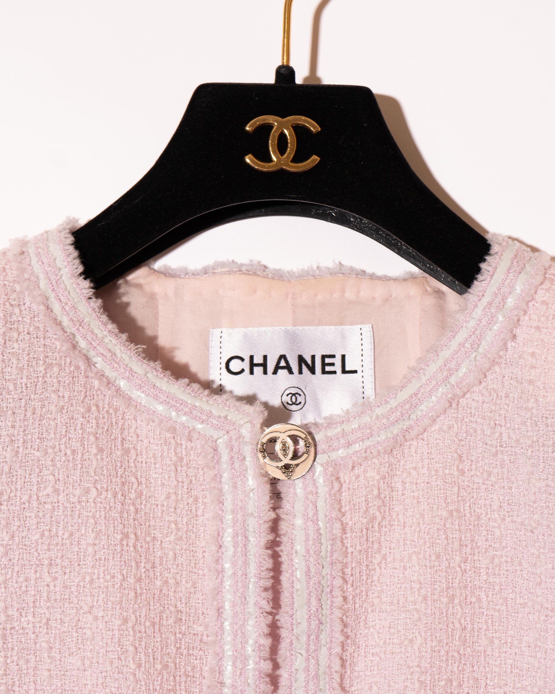 FR36-38 Rare Chanel Cruise 2009 Interlocking C Logo and Heart Detail Pink Tweed Jacket - Vintage Chanel Jacket -   - Rarchive.