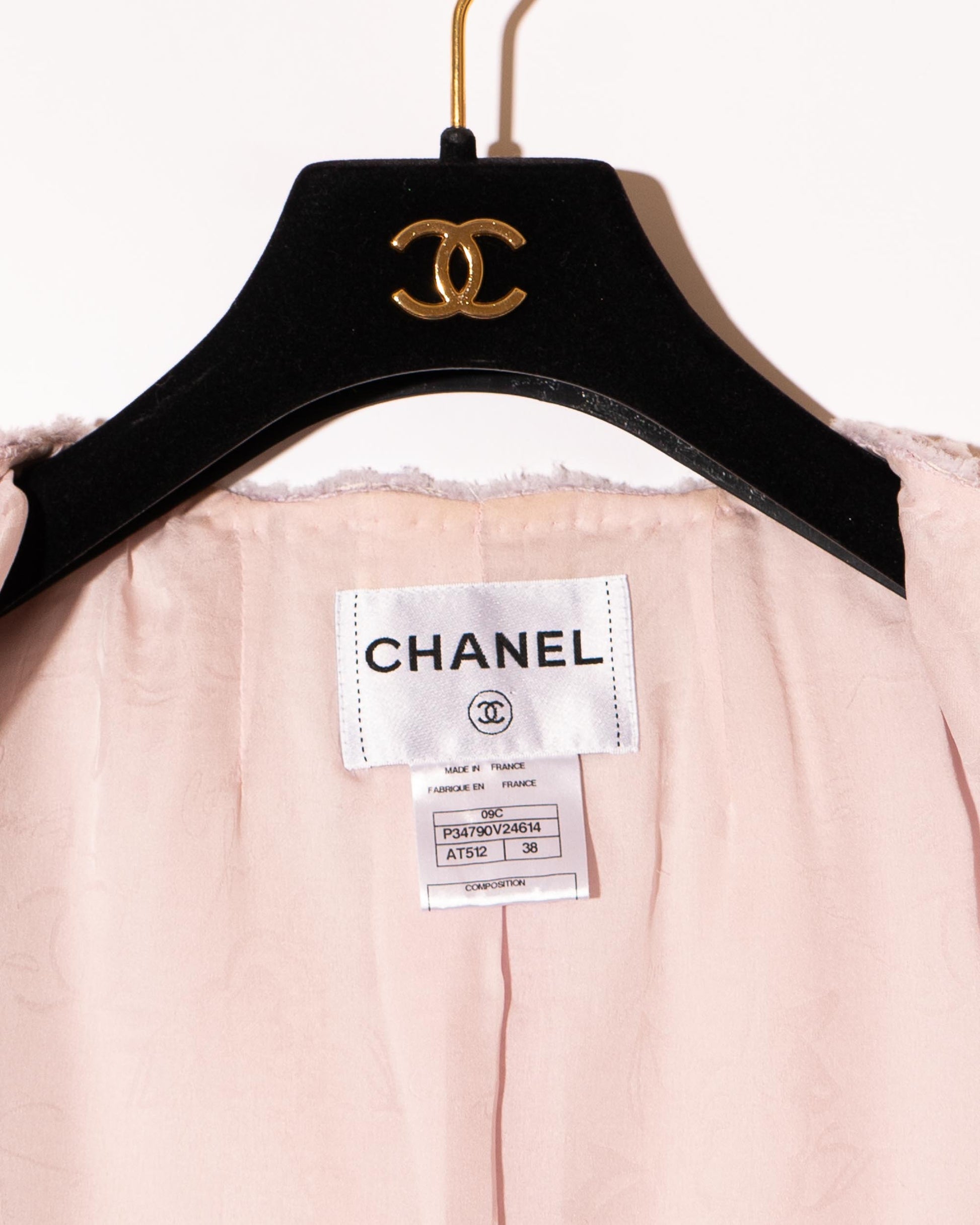 FR36-38 Rare Chanel Cruise 2009 Interlocking C Logo and Heart Detail Pink Tweed Jacket - Vintage Chanel Jacket -   - Rarchive.