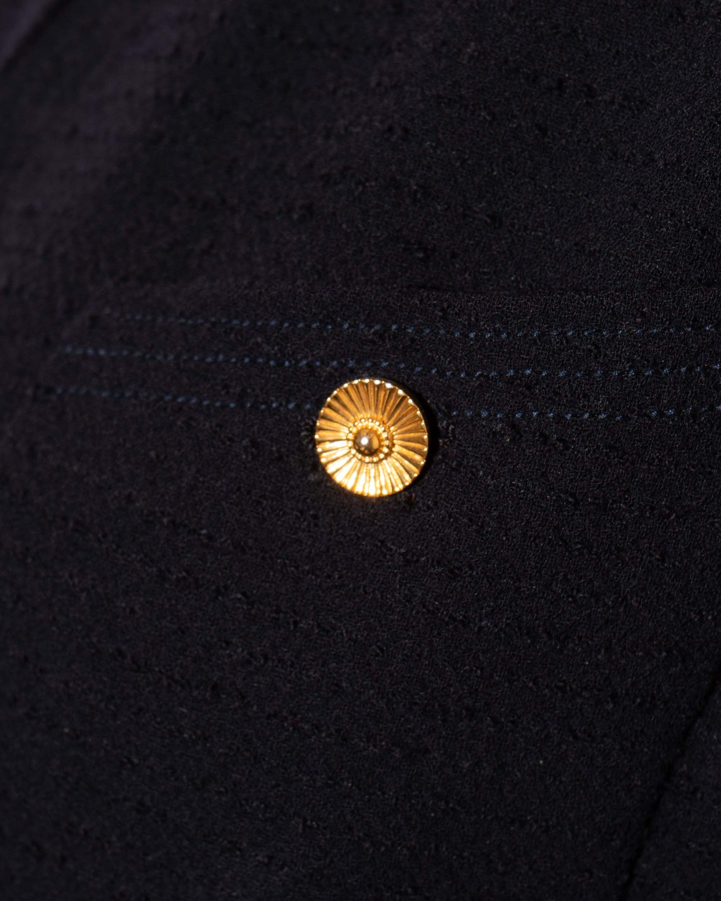 FR38-40 Chanel 1990s Classic Collarless Four Pocket Textured Light Wool Tweed Jacket - Vintage Chanel Jacket - - Rarchive.
