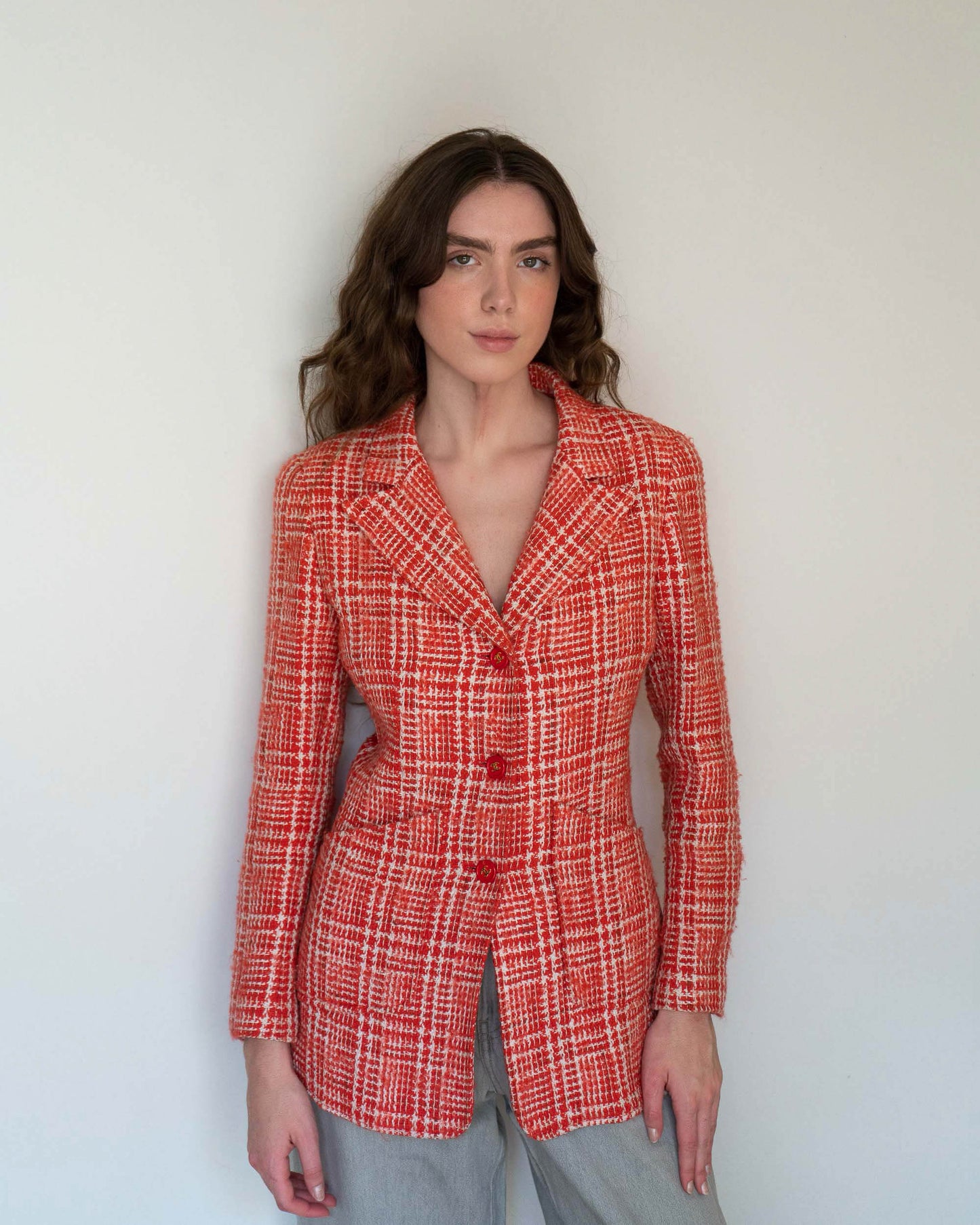 FR34-36 Chanel Spring 1997 Red and White Wool Tweed Longline Blazer with Patch Pockets and Structured Cut