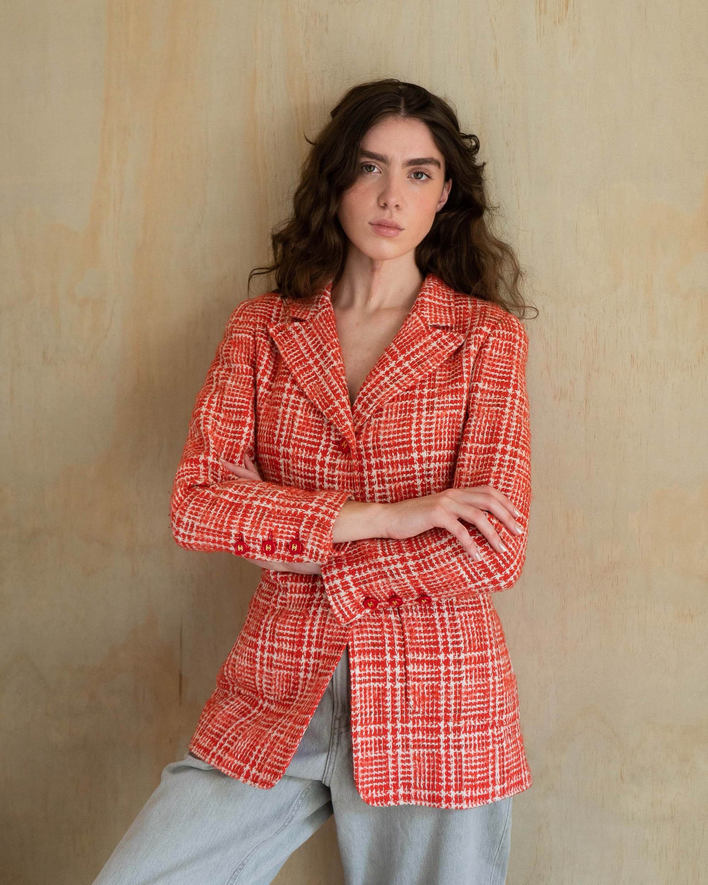 FR34-36 Chanel Spring 1997 Red and White Wool Tweed Longline Blazer with Patch Pockets and Structured Cut
