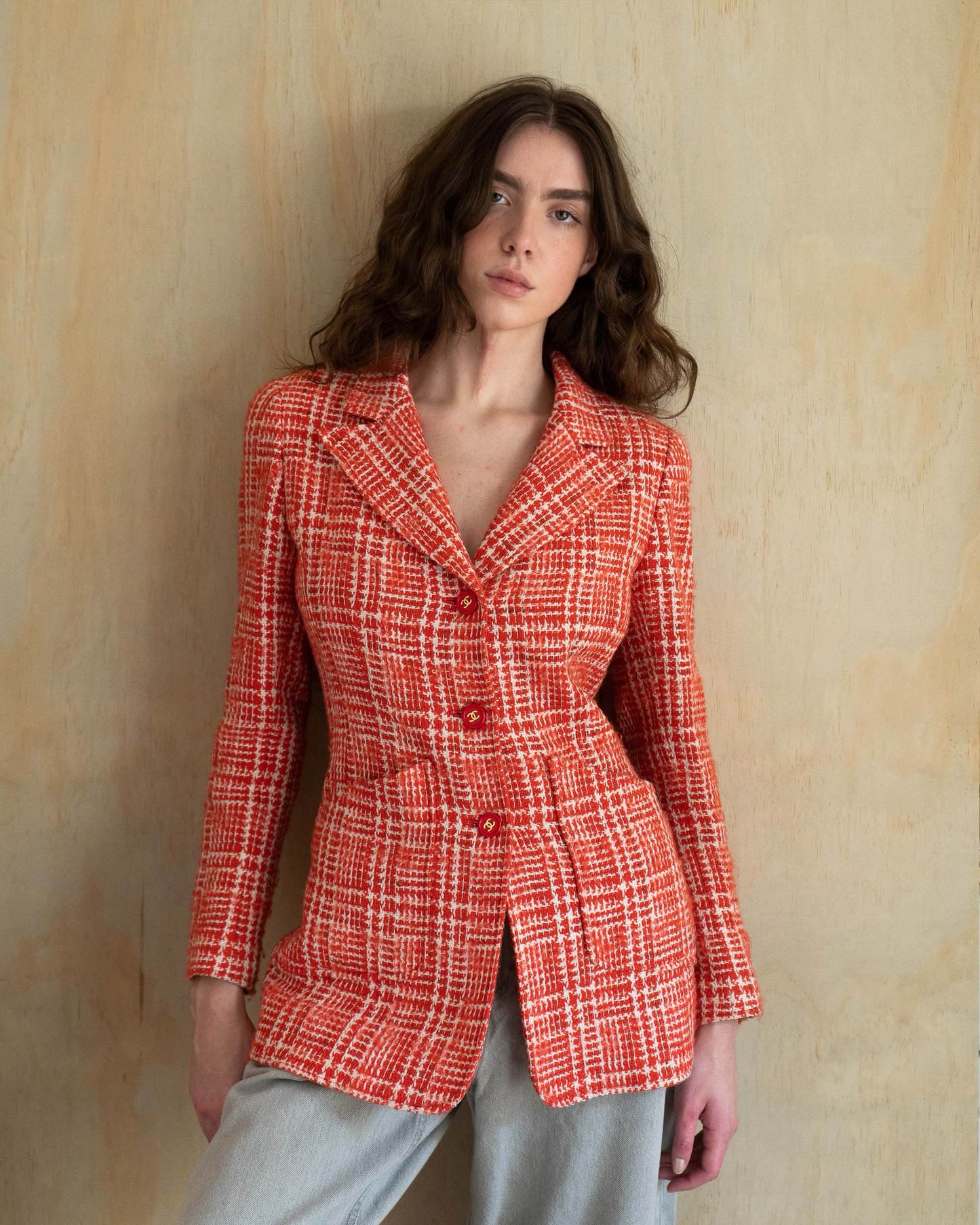 FR34-36 Chanel Spring 1997 Red and White Wool Tweed Longline Blazer with Patch Pockets and Structured Cut