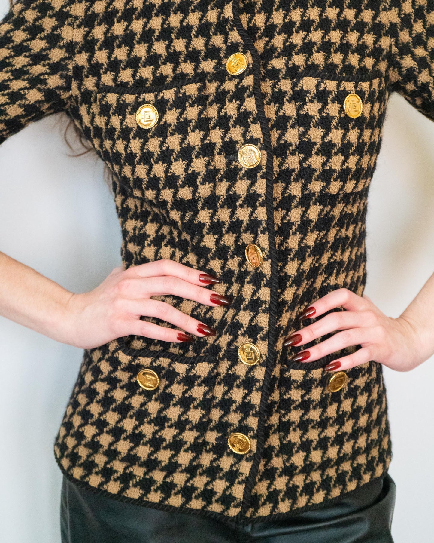 FR34-36 Chanel 1980s Collarless Four Pocket Houndstooth Tweed Jacket - Vintage Chanel Jacket - - Rarchive.