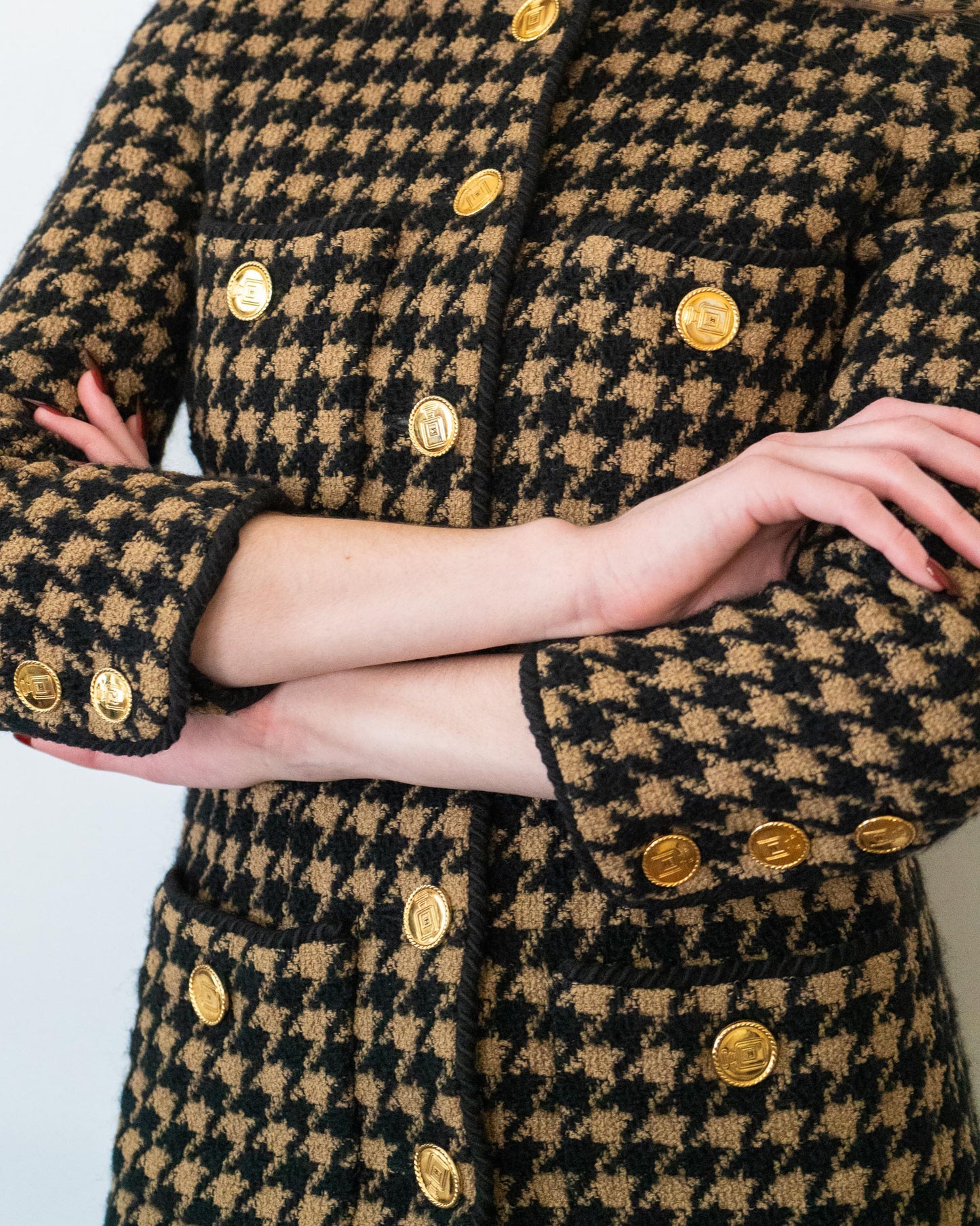 FR34-36 Chanel 1980s Collarless Four Pocket Houndstooth Tweed Jacket - Vintage Chanel Jacket - - Rarchive.
