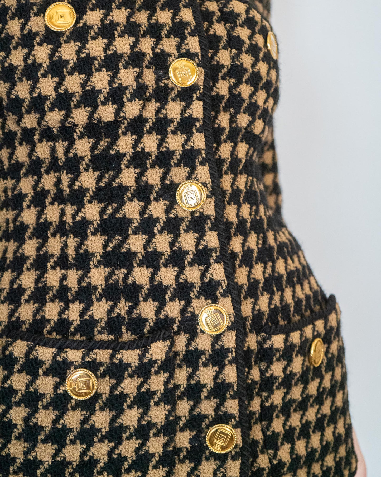 FR34-36 Chanel 1980s Collarless Four Pocket Houndstooth Tweed Jacket - Vintage Chanel Jacket - - Rarchive.