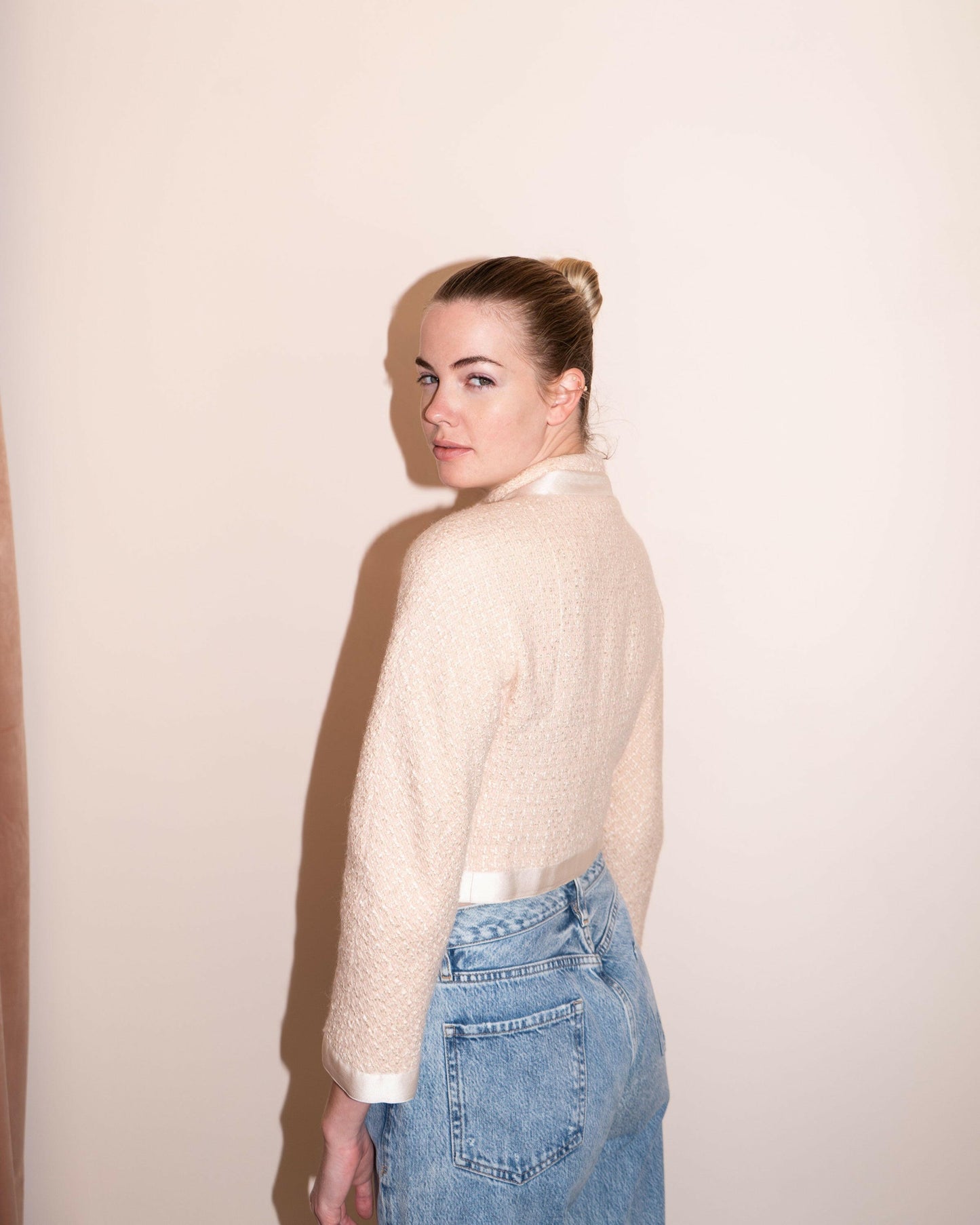 FR36-38 Rare Chanel Spring 1990 Two-Pocketed Cropped Light Pink Tweed Jacket - Vintage Chanel Jacket - - Rarchive.