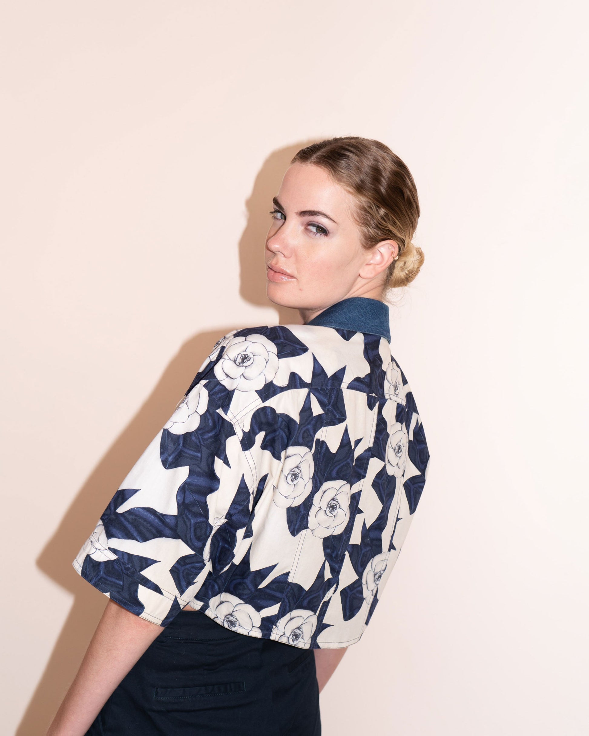 FR40-42 Rare Chanel Spring 1987 Camellia Print Denim Accent Cropped Cotton Jacket - Vintage Chanel Jacket -   - Rarchive.