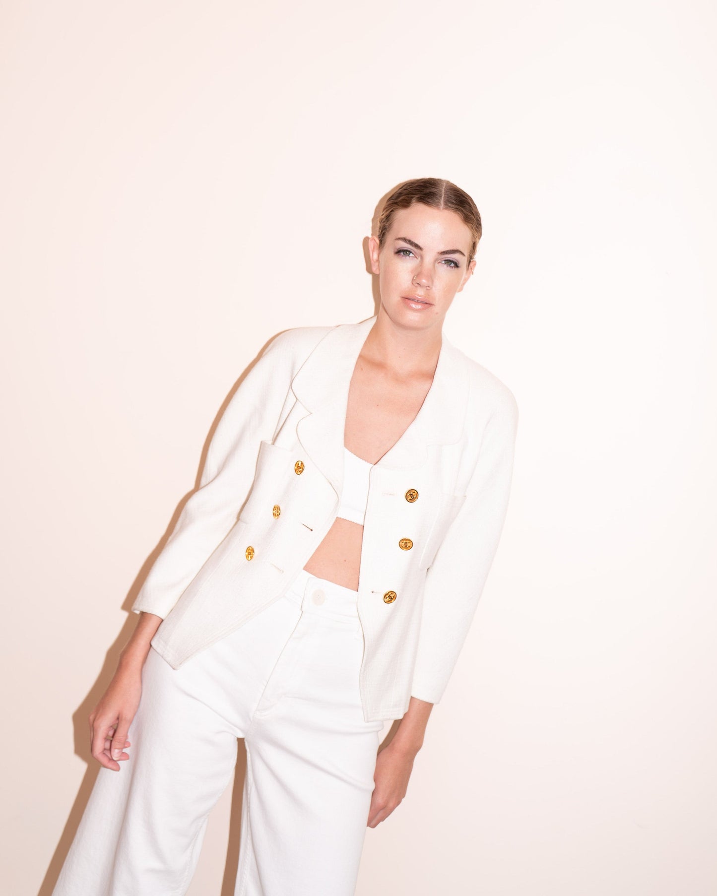 FR36 Chanel Cruise 1990 Double-Breasted Two-Pocketed Off-White Linen Blend Jacket - Vintage Chanel Jacket - - Rarchive.