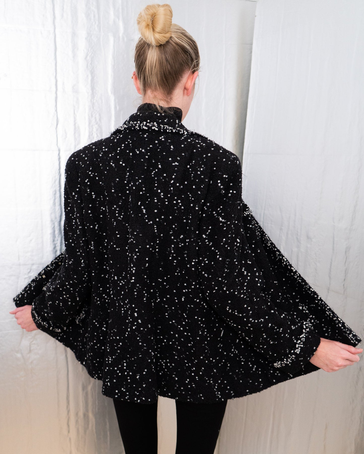 FR44-48 Chanel Fall 1995 Four Pocketed Tweed Boucle Jacket in Black and White - Vintage Chanel Jacket - - Rarchive.