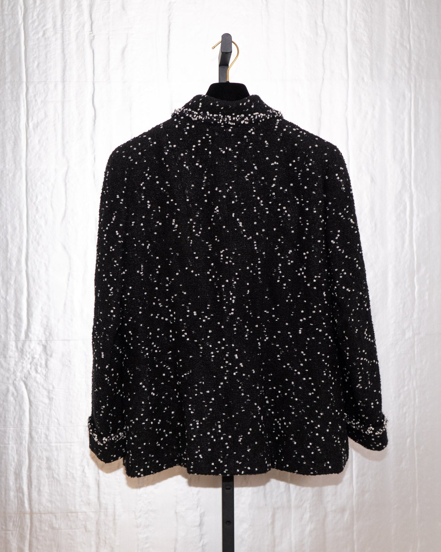 FR44-48 Chanel Fall 1995 Four Pocketed Tweed Boucle Jacket in Black and White - Vintage Chanel Jacket - - Rarchive.