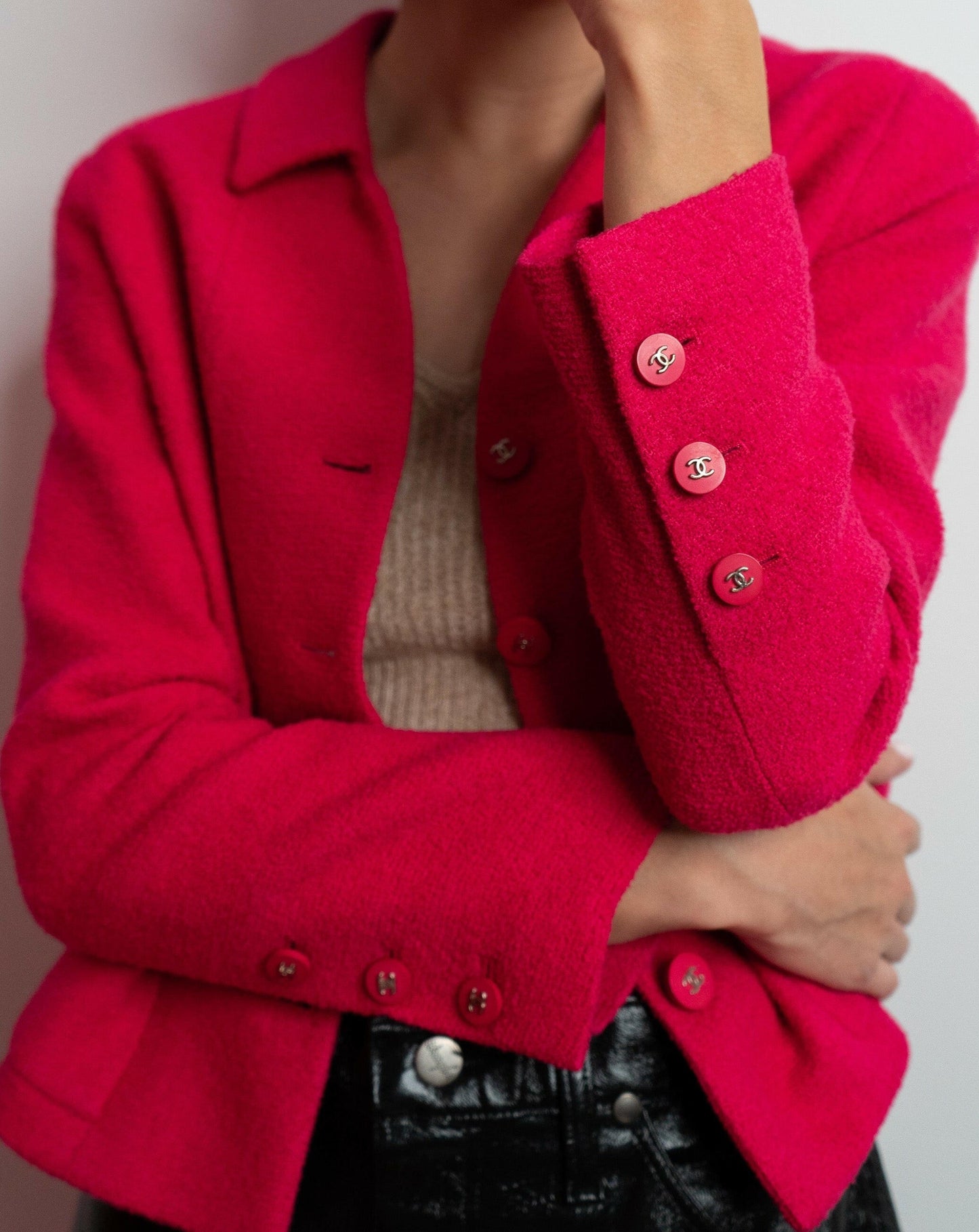 FR38-40 Chanel Spring 1995 Two-Pocketed Tweed Boucle Jacket in Raspberry Pink - Vintage Chanel Jacket - - Rarchive.