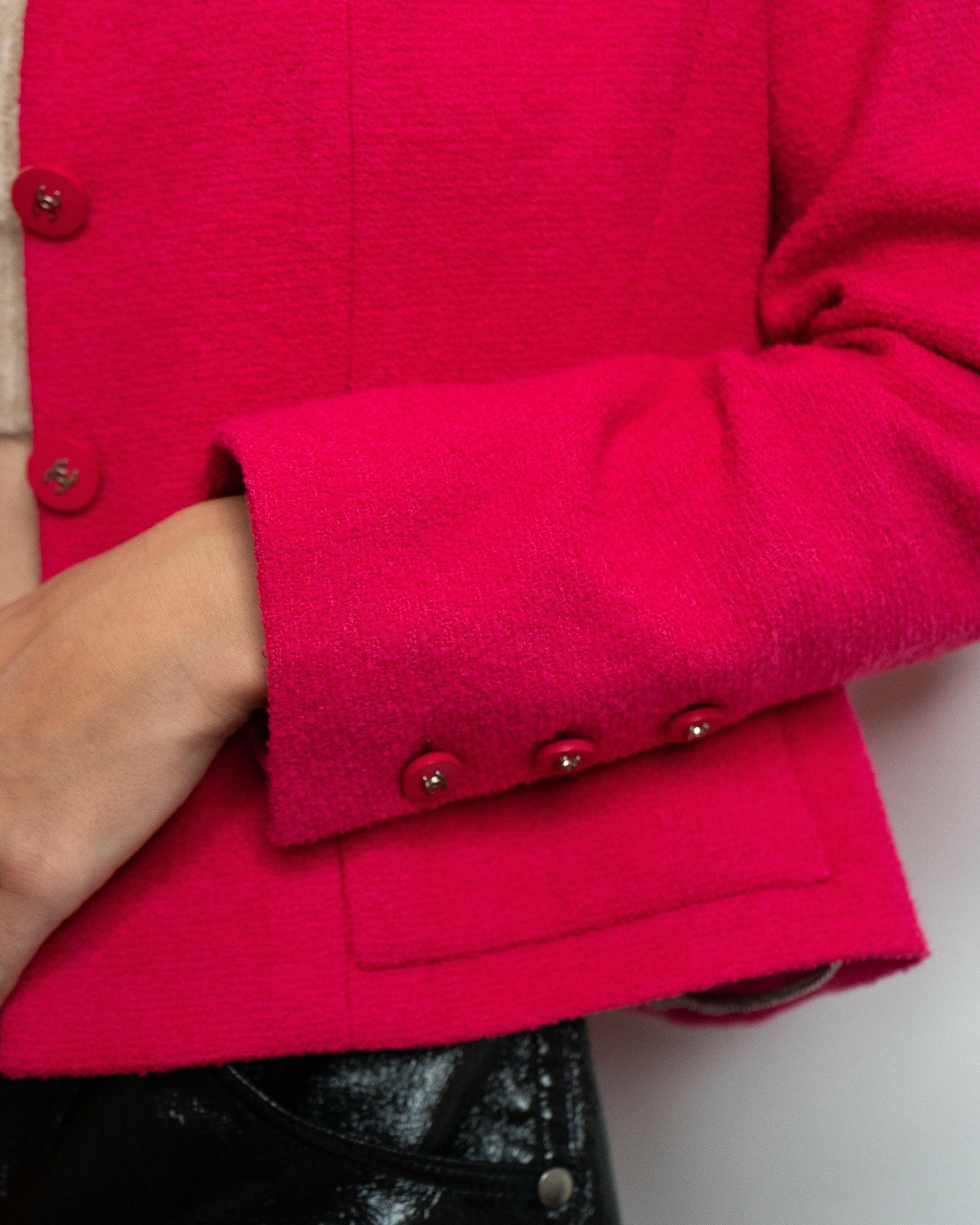 FR38-40 Chanel Spring 1995 Two-Pocketed Tweed Boucle Jacket in Raspberry Pink - Vintage Chanel Jacket - - Rarchive.