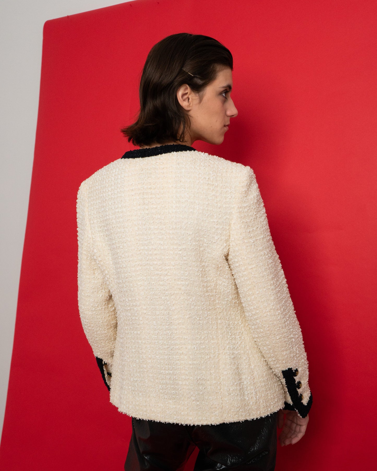 FR38-40 Rare Chanel Cruise 1995 Four Pocketed Tweed Boucle Jacket in Black and Cream - Vintage Chanel Jacket - - Rarchive.