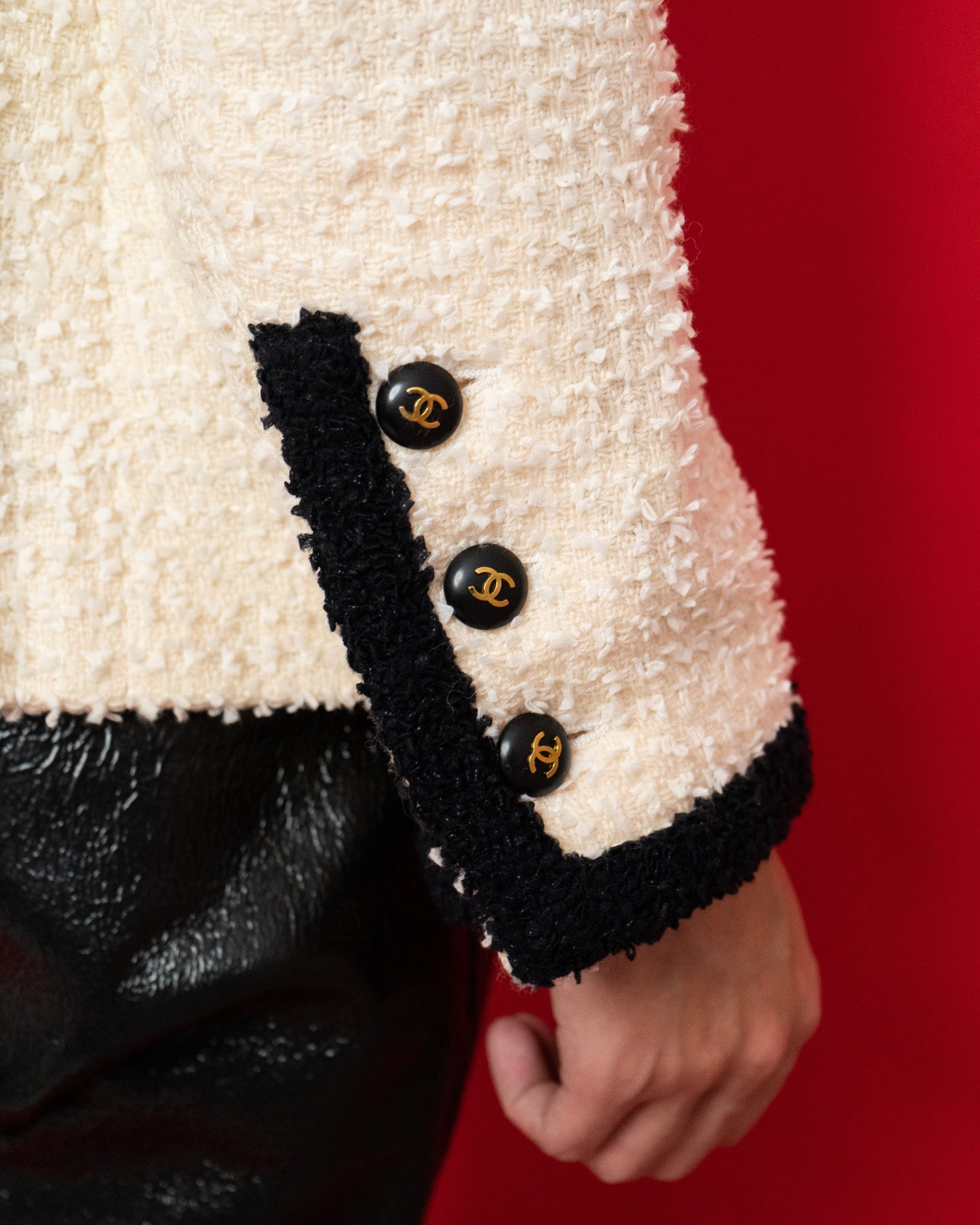 FR38-40 Rare Chanel Cruise 1995 Four Pocketed Tweed Boucle Jacket in Black and Cream - Vintage Chanel Jacket - - Rarchive.