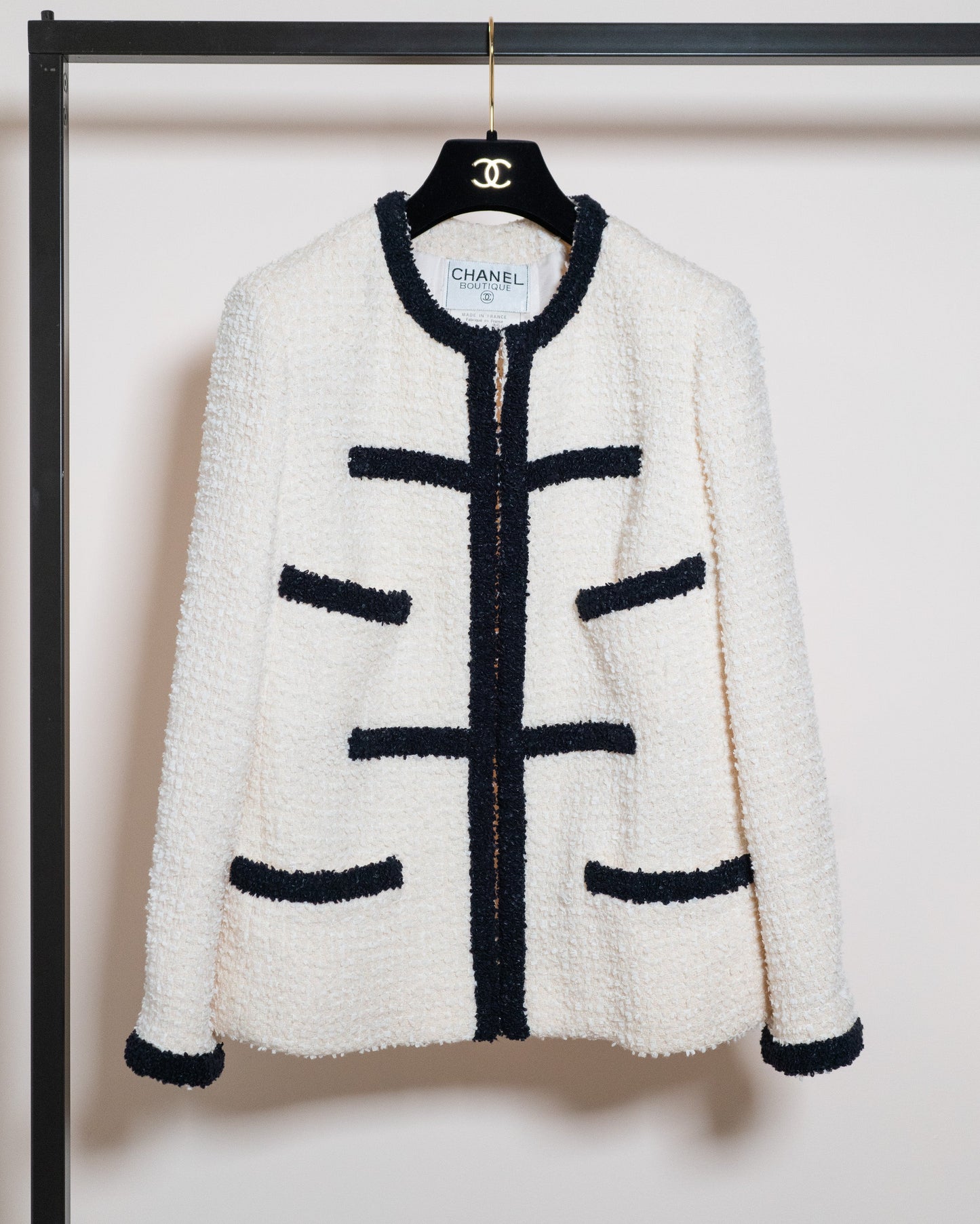 FR38-40 Rare Chanel Cruise 1995 Four Pocketed Tweed Boucle Jacket in Black and Cream - Vintage Chanel Jacket - - Rarchive.