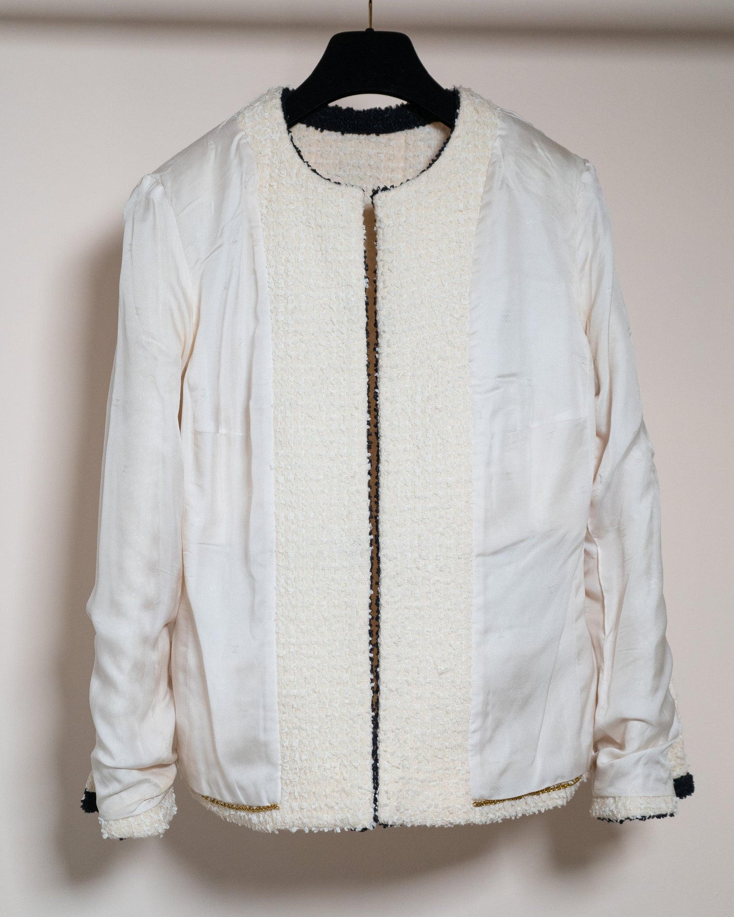 FR38-40 Rare Chanel Cruise 1995 Four Pocketed Tweed Boucle Jacket in Black and Cream - Vintage Chanel Jacket - - Rarchive.
