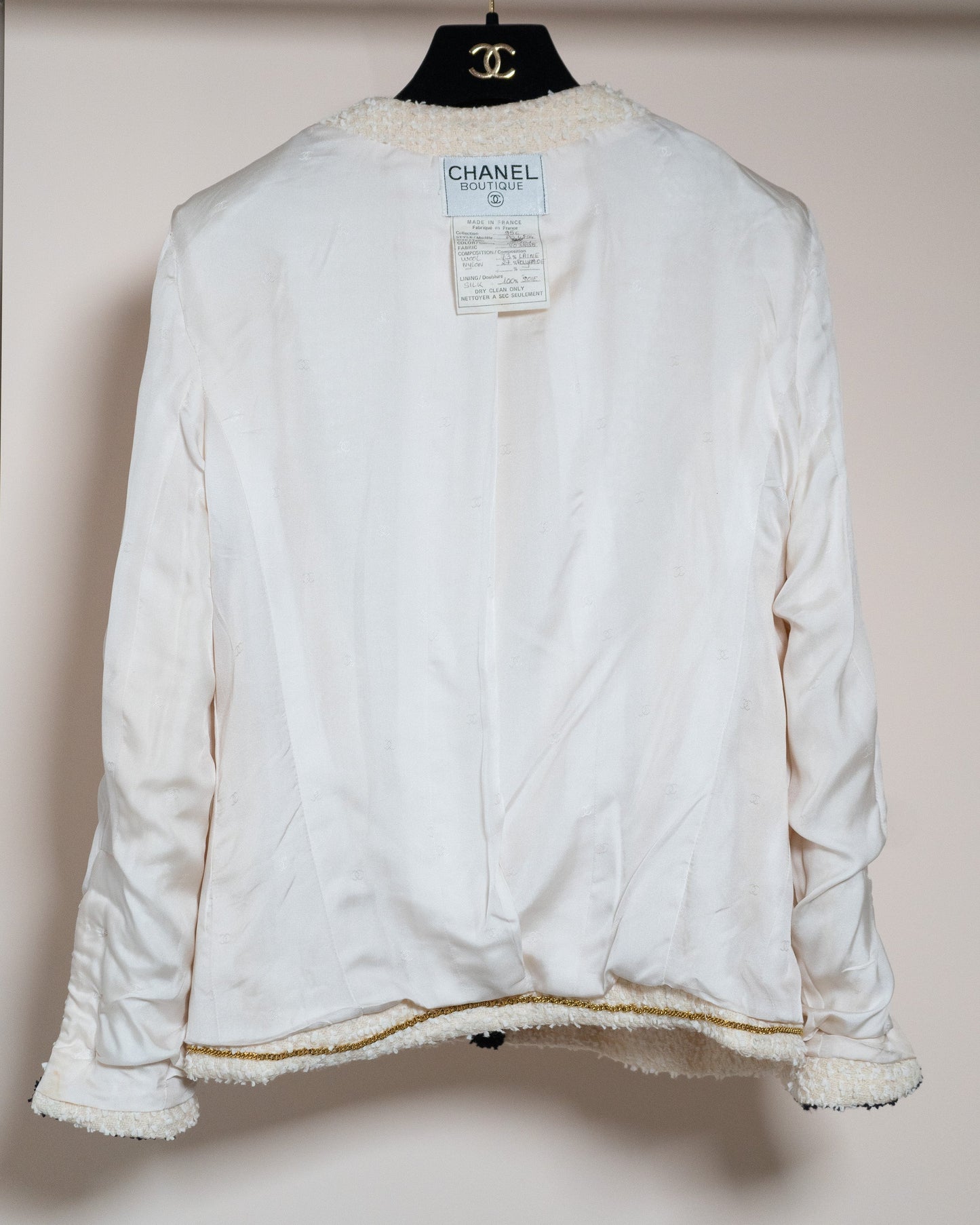 FR38-40 Rare Chanel Cruise 1995 Four Pocketed Tweed Boucle Jacket in Black and Cream - Vintage Chanel Jacket - - Rarchive.
