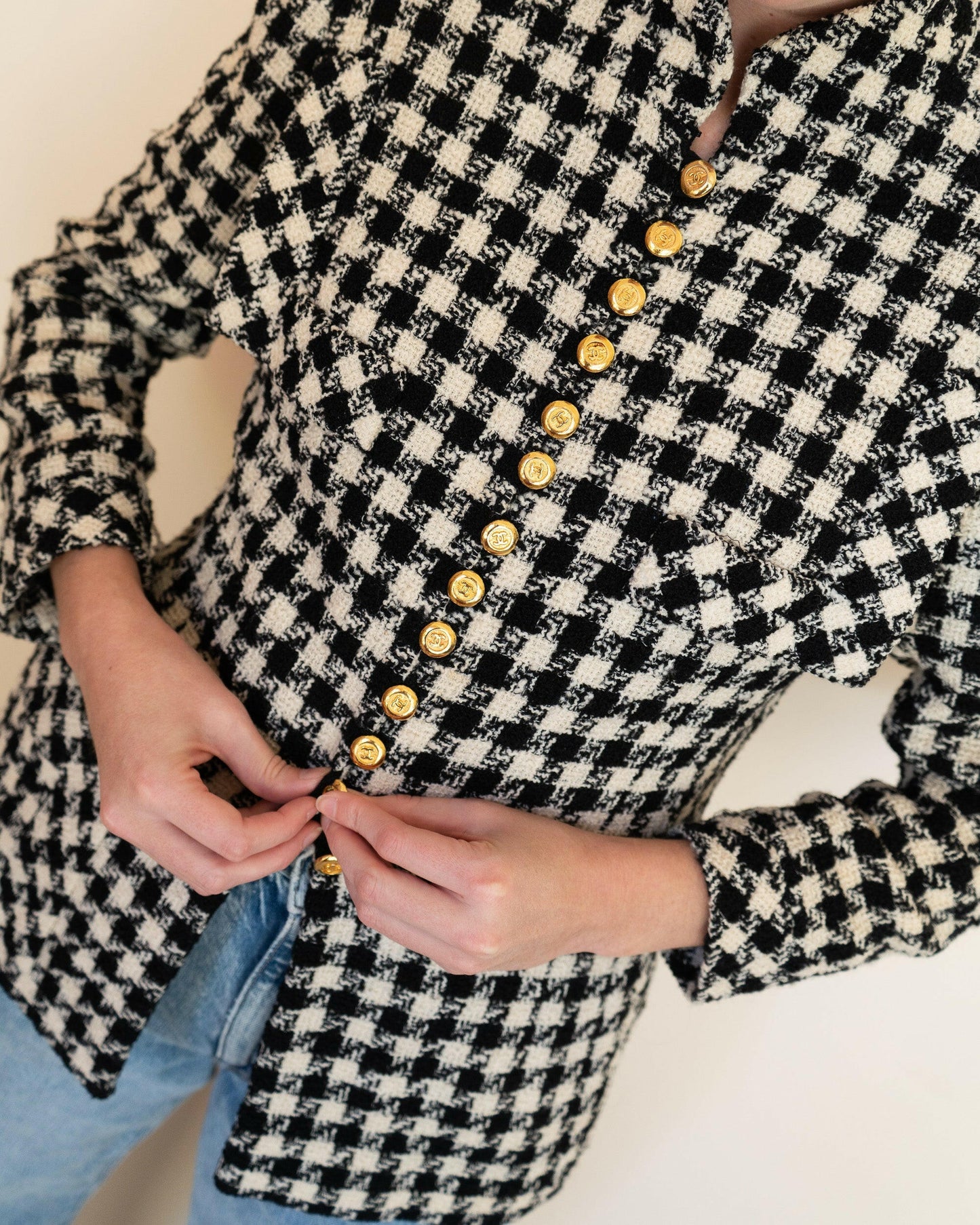 FR40-42 Chanel Spring 1989 High Collar Black and White Houndstooth Tweed Jacket - Vintage Chanel Jacket - - Rarchive.