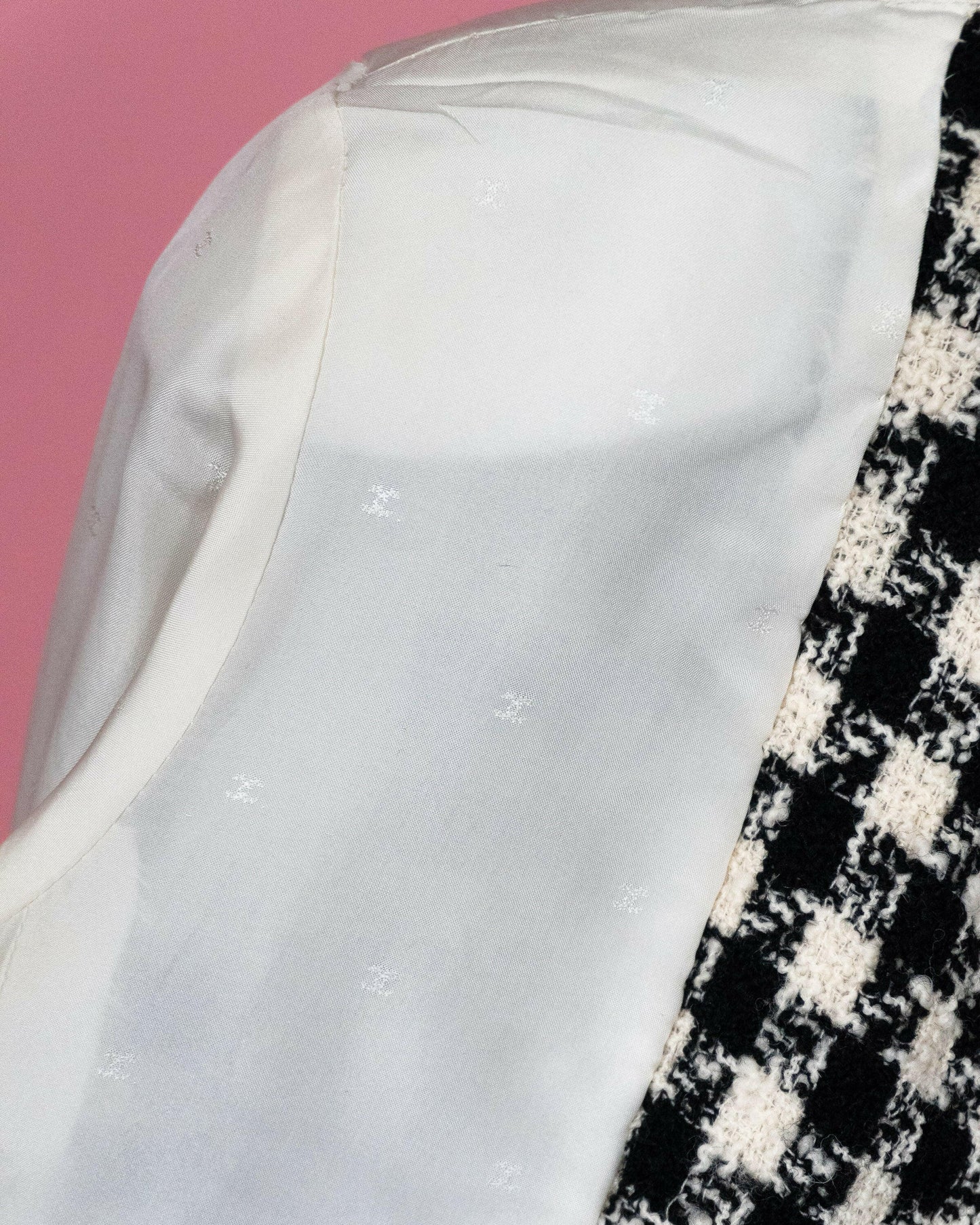 FR40-42 Chanel Spring 1989 High Collar Black and White Houndstooth Tweed Jacket - Vintage Chanel Jacket - - Rarchive.