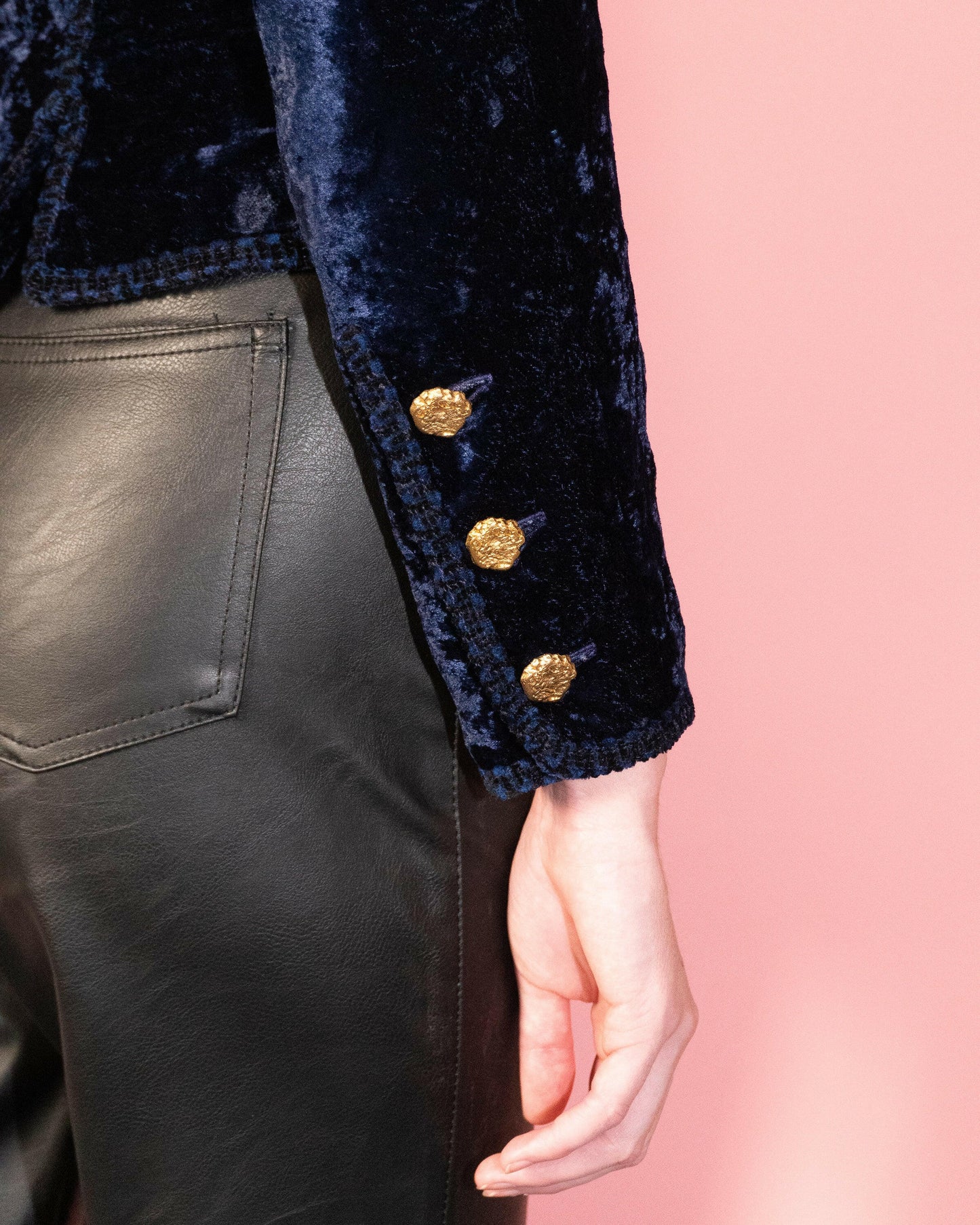 FR34-36 Chanel Fall 1993 Fitted Cut Dark Blue Velvet Jacket - Vintage Chanel Jacket - - Rarchive.