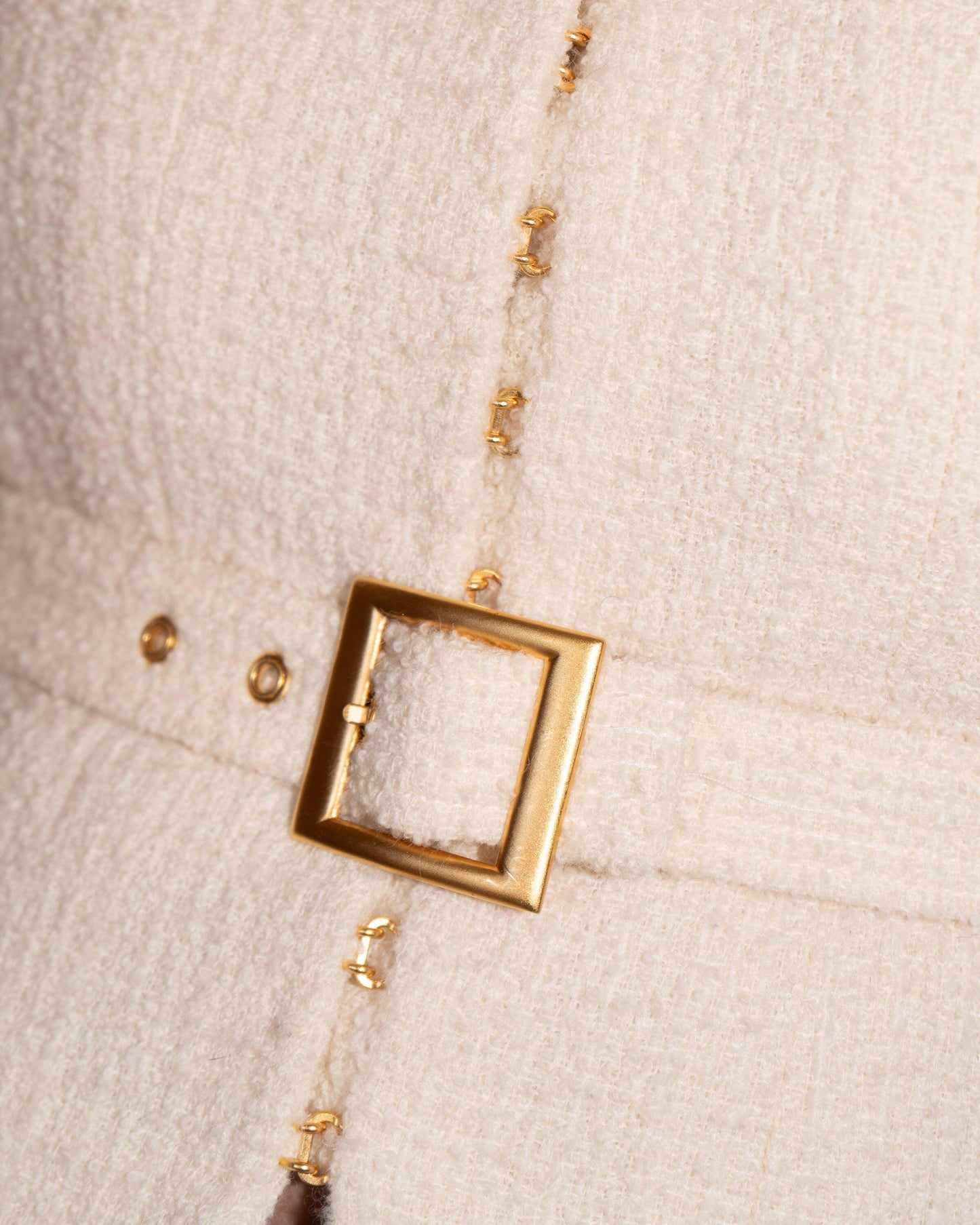 FR34-36 Chanel Fall 1996 Collarless Two-Pocketed Belted Jacket in Cream Tweed - Vintage Chanel Jacket - - Rarchive.