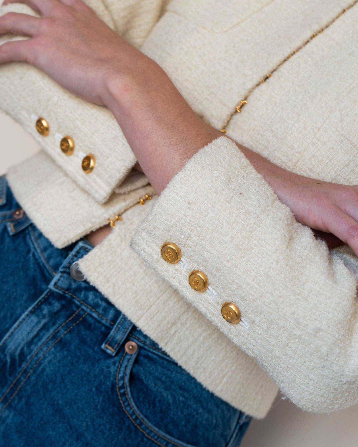 FR34-36 Chanel Fall 1996 Collarless Two-Pocketed Belted Jacket in Cream Tweed - Vintage Chanel Jacket - - Rarchive.