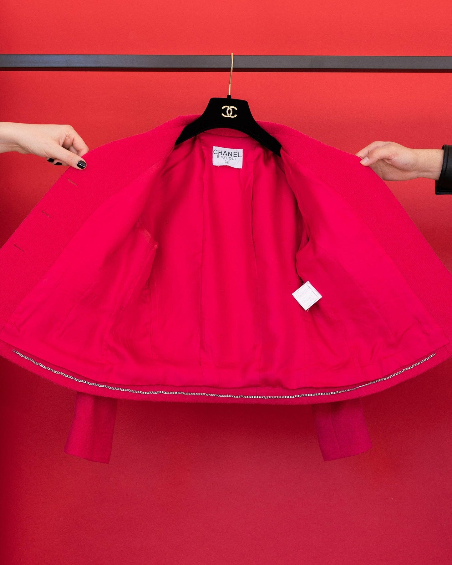 FR38-40 Chanel Spring 1995 Two-Pocketed Tweed Boucle Jacket in Raspberry Pink - Vintage Chanel Jacket - - Rarchive.