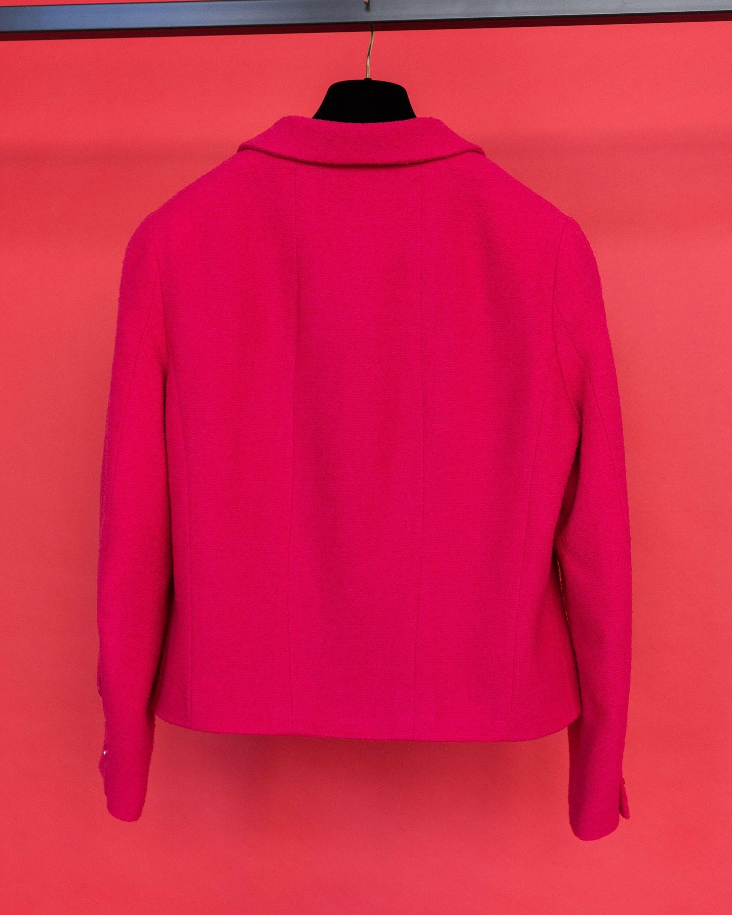 FR38-40 Chanel Spring 1995 Two-Pocketed Tweed Boucle Jacket in Raspberry Pink - Vintage Chanel Jacket - - Rarchive.