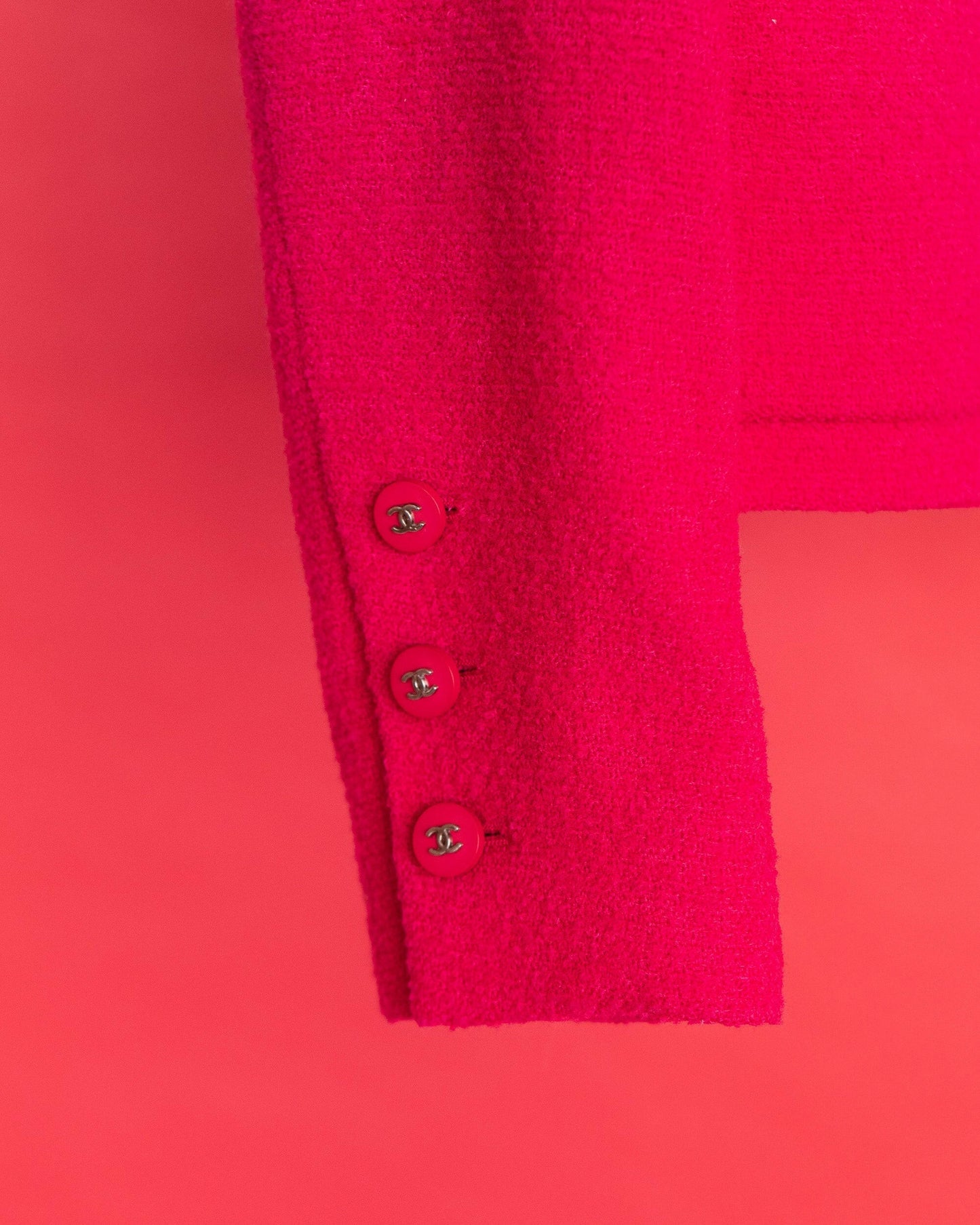 FR38-40 Chanel Spring 1995 Two-Pocketed Tweed Boucle Jacket in Raspberry Pink - Vintage Chanel Jacket - - Rarchive.