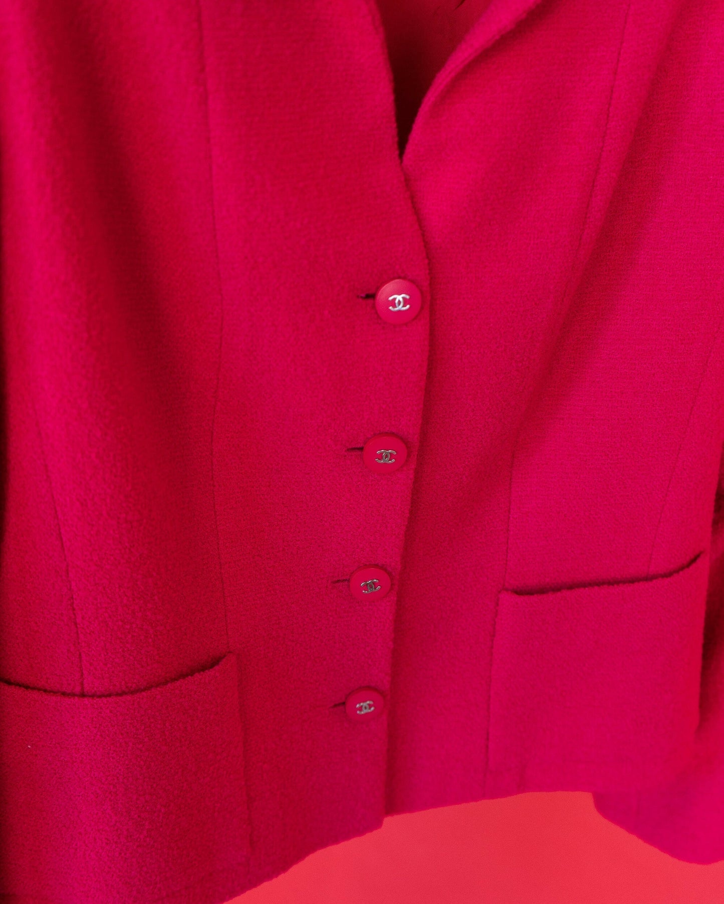 FR38-40 Chanel Spring 1995 Two-Pocketed Tweed Boucle Jacket in Raspberry Pink - Vintage Chanel Jacket - - Rarchive.