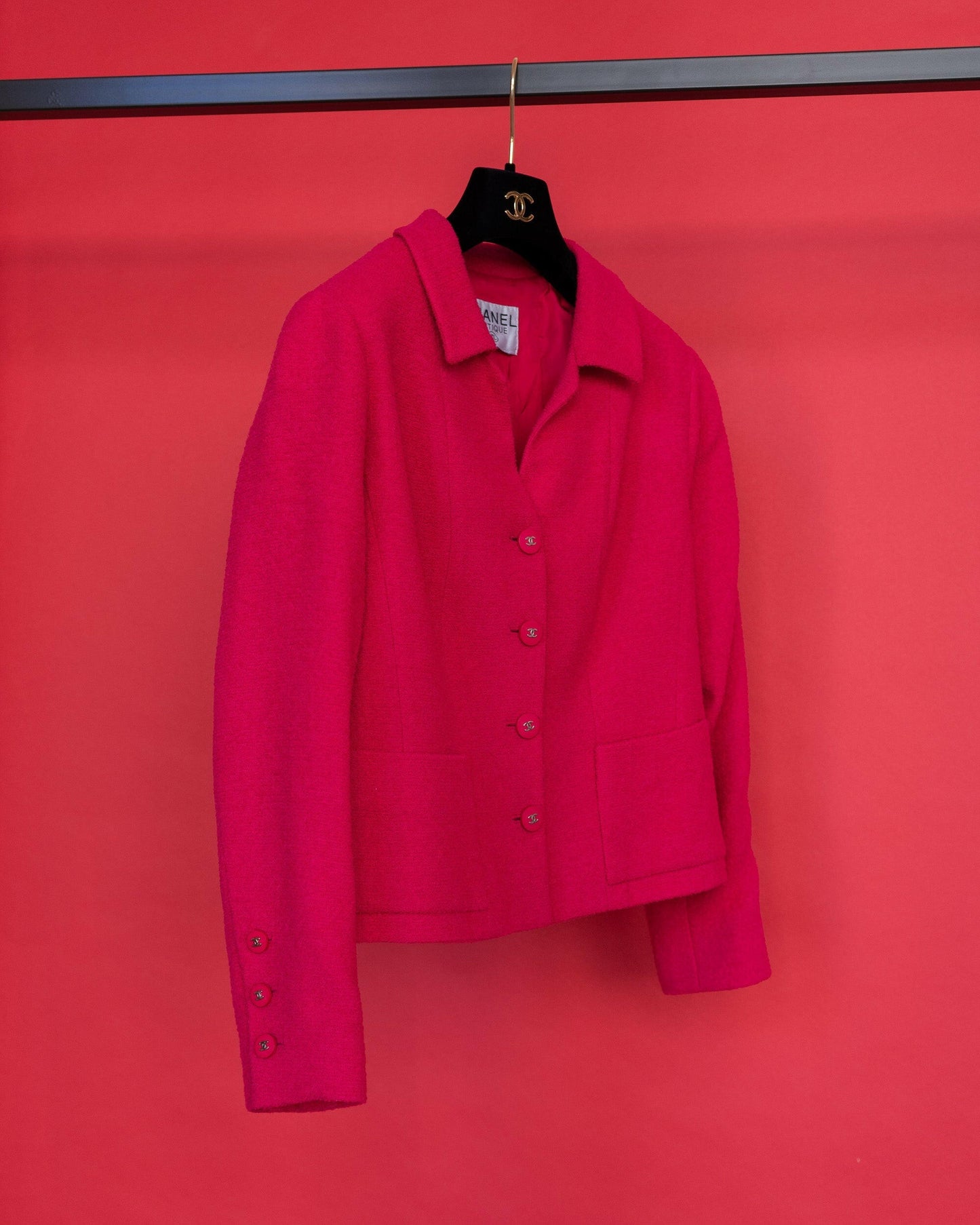FR38-40 Chanel Spring 1995 Two-Pocketed Tweed Boucle Jacket in Raspberry Pink - Vintage Chanel Jacket - - Rarchive.