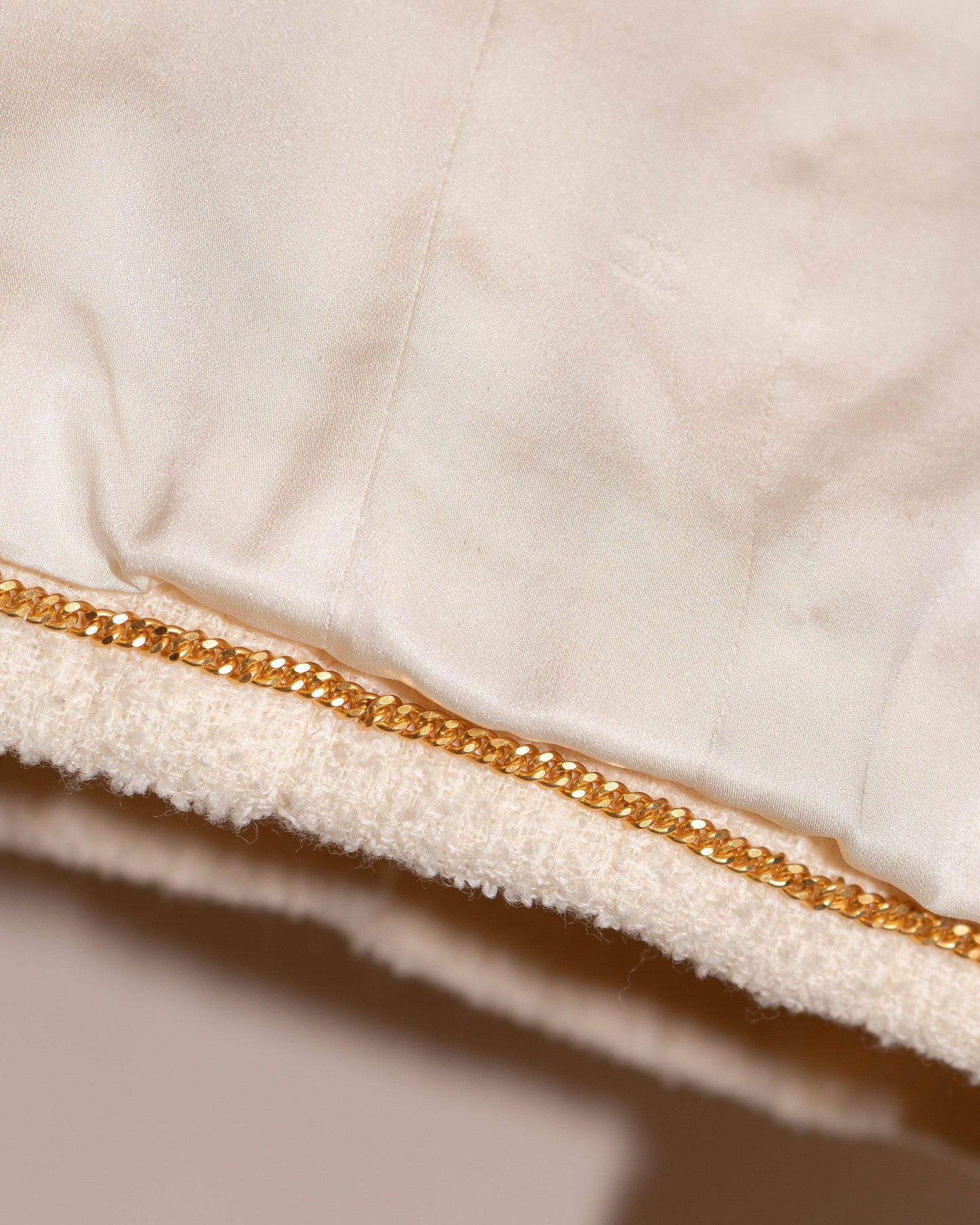 FR34-36 Chanel Fall 1996 Collarless Two-Pocketed Belted Jacket in Cream Tweed - Vintage Chanel Jacket - - Rarchive.