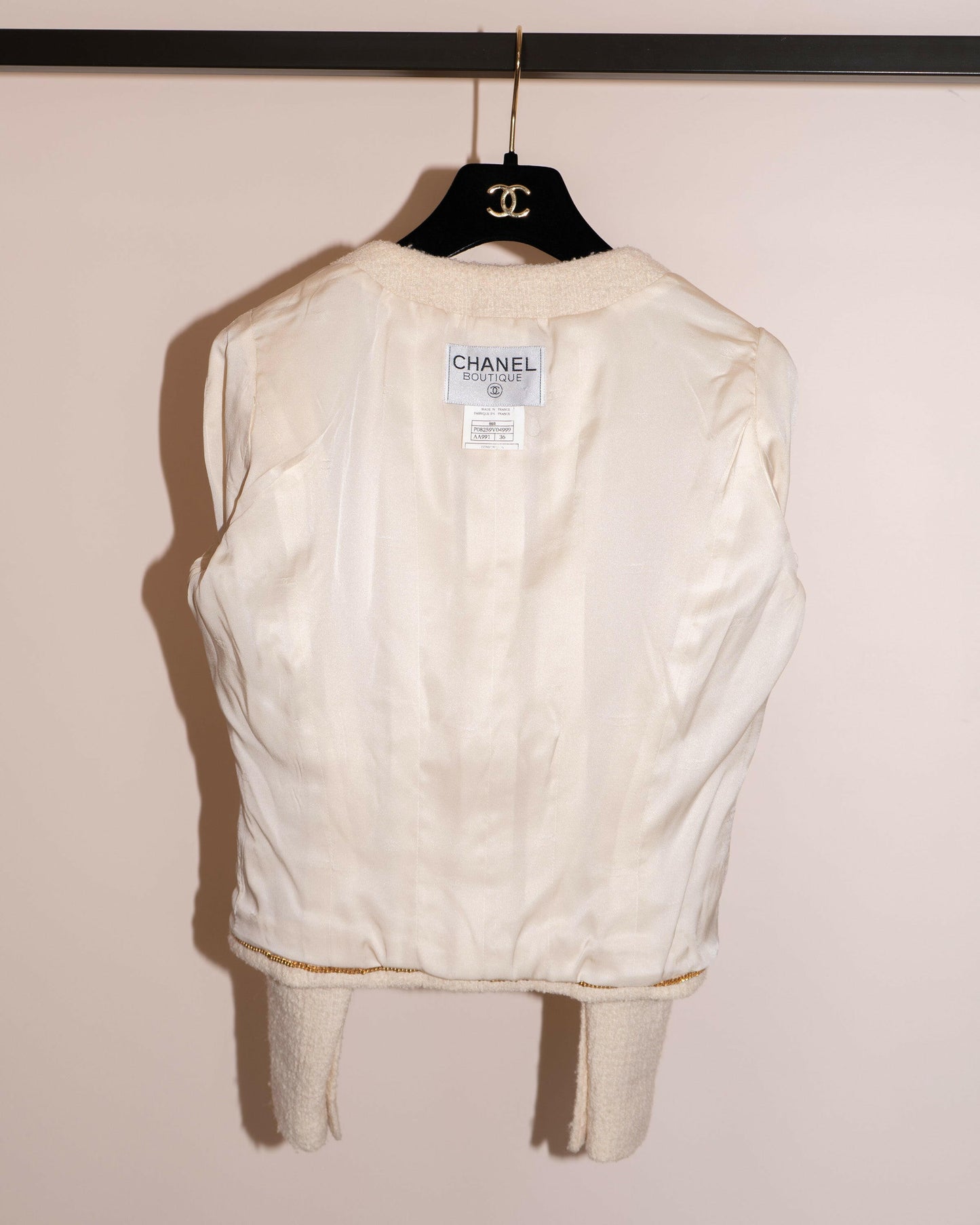 FR34-36 Chanel Fall 1996 Collarless Two-Pocketed Belted Jacket in Cream Tweed - Vintage Chanel Jacket - - Rarchive.