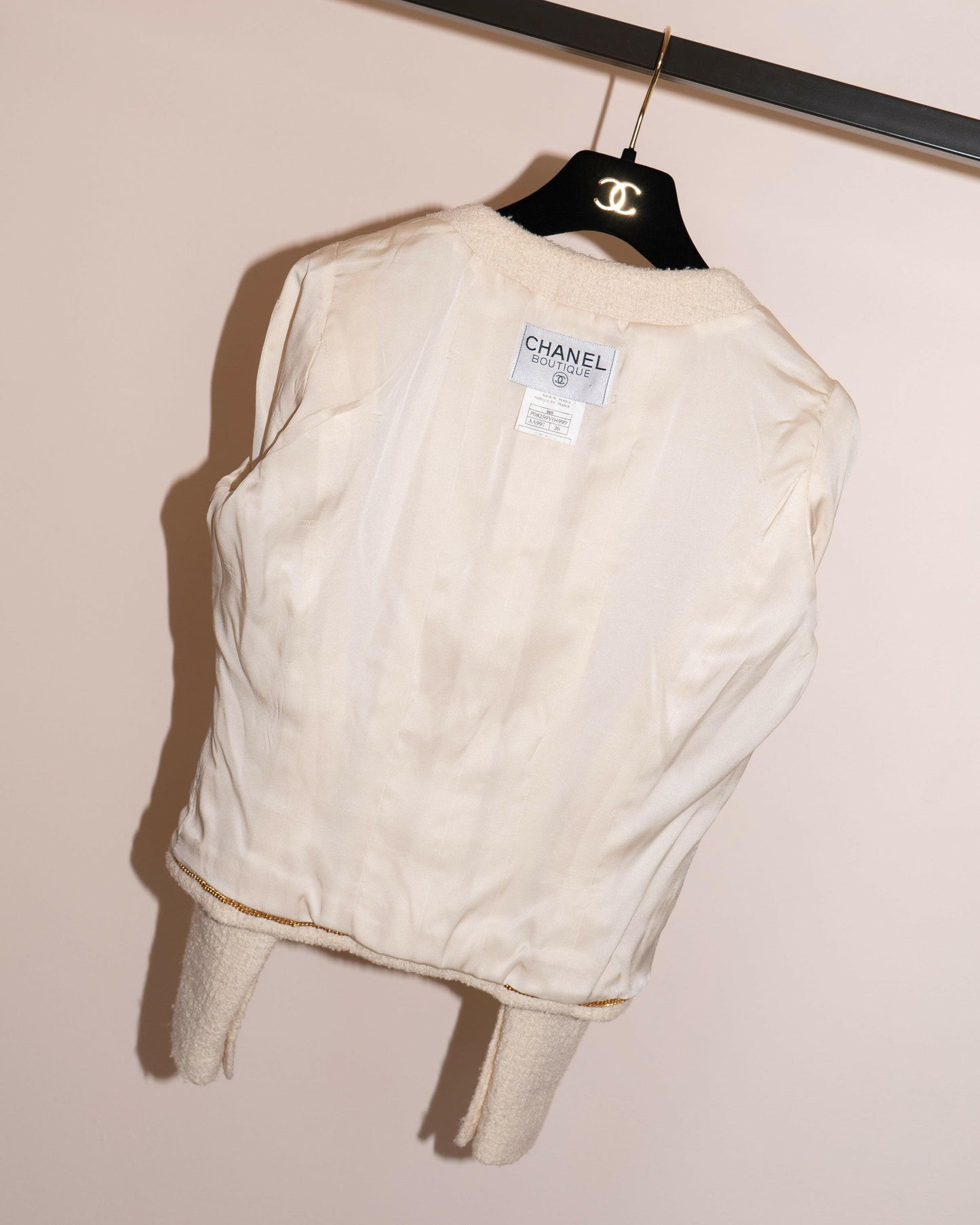 FR34-36 Chanel Fall 1996 Collarless Two-Pocketed Belted Jacket in Cream Tweed - Vintage Chanel Jacket - - Rarchive.