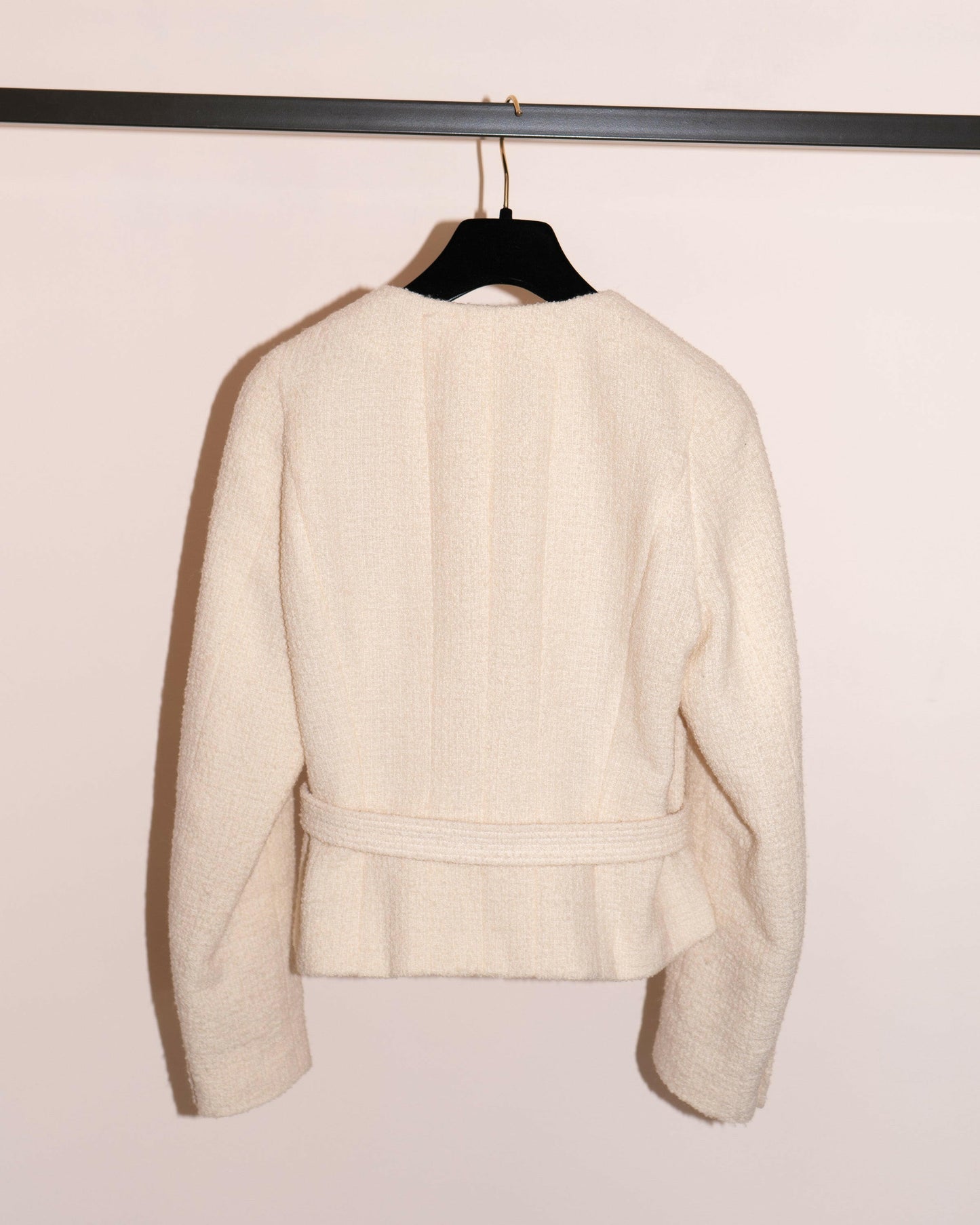 FR34-36 Chanel Fall 1996 Collarless Two-Pocketed Belted Jacket in Cream Tweed - Vintage Chanel Jacket - - Rarchive.
