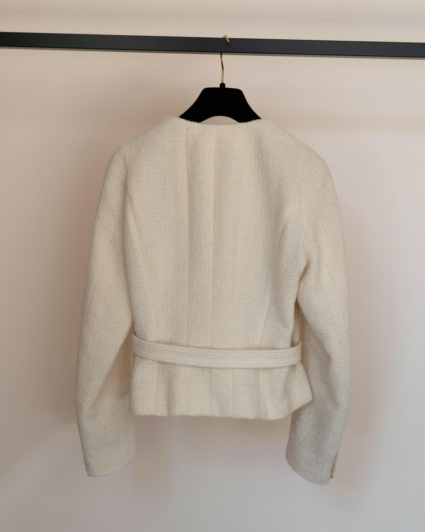 FR34-36 Chanel Fall 1996 Collarless Two-Pocketed Belted Jacket in Cream Tweed