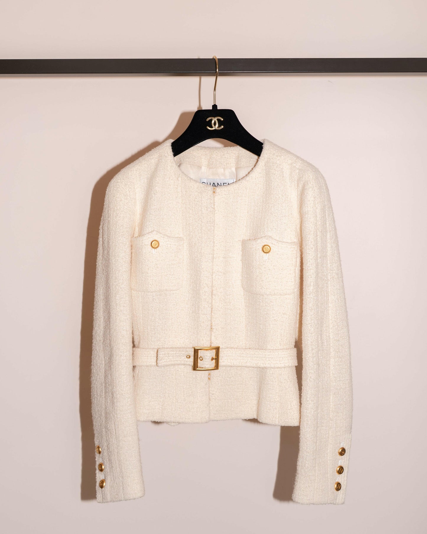 FR34-36 Chanel Fall 1996 Collarless Two-Pocketed Belted Jacket in Cream Tweed - Vintage Chanel Jacket - - Rarchive.