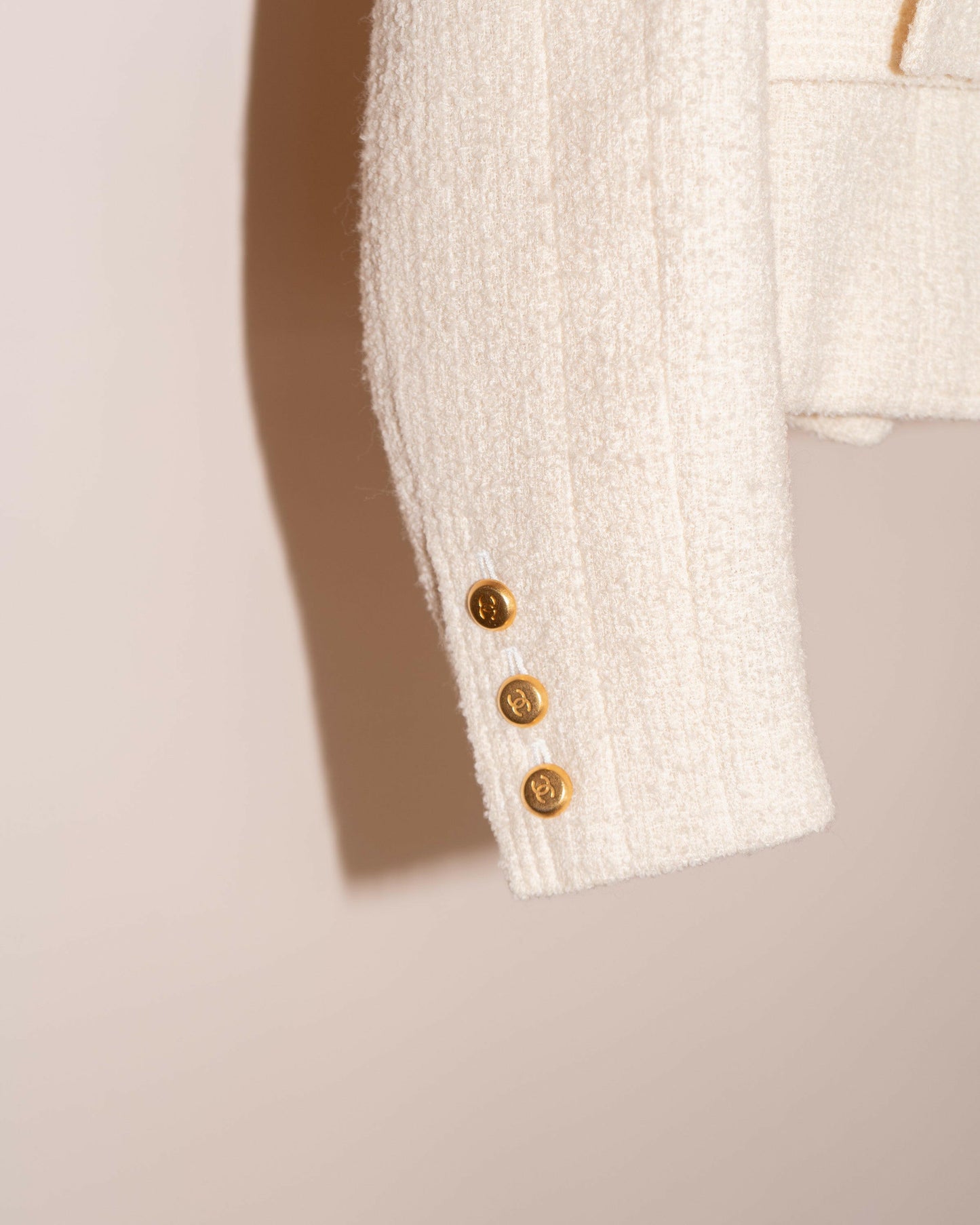 FR34-36 Chanel Fall 1996 Collarless Two-Pocketed Belted Jacket in Cream Tweed