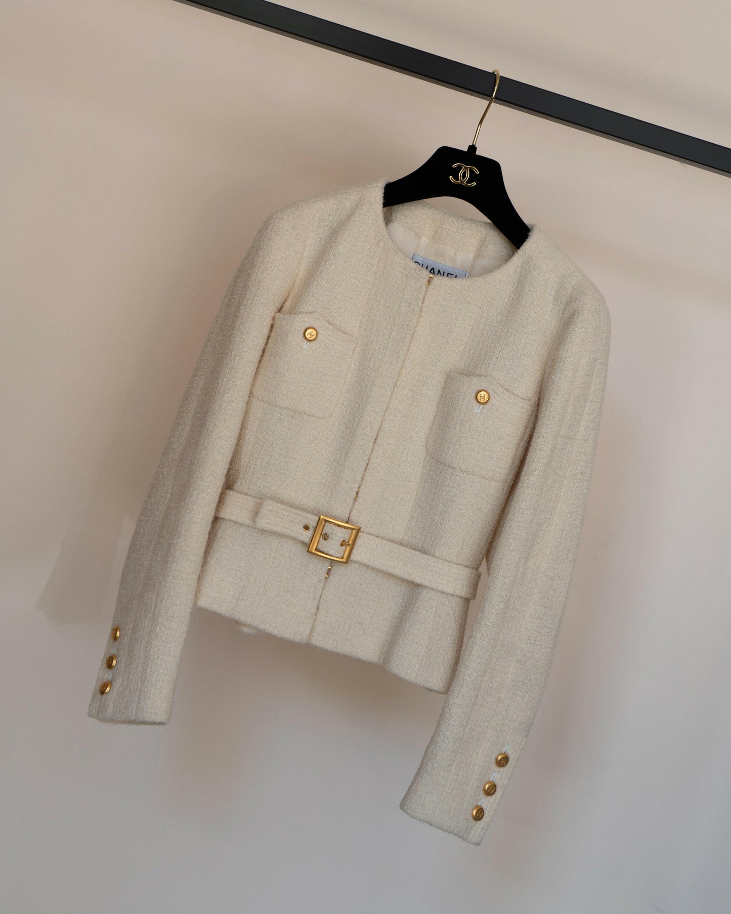 FR34-36 Chanel Fall 1996 Collarless Two-Pocketed Belted Jacket in Cream Tweed - Vintage Chanel Jacket - - Rarchive.