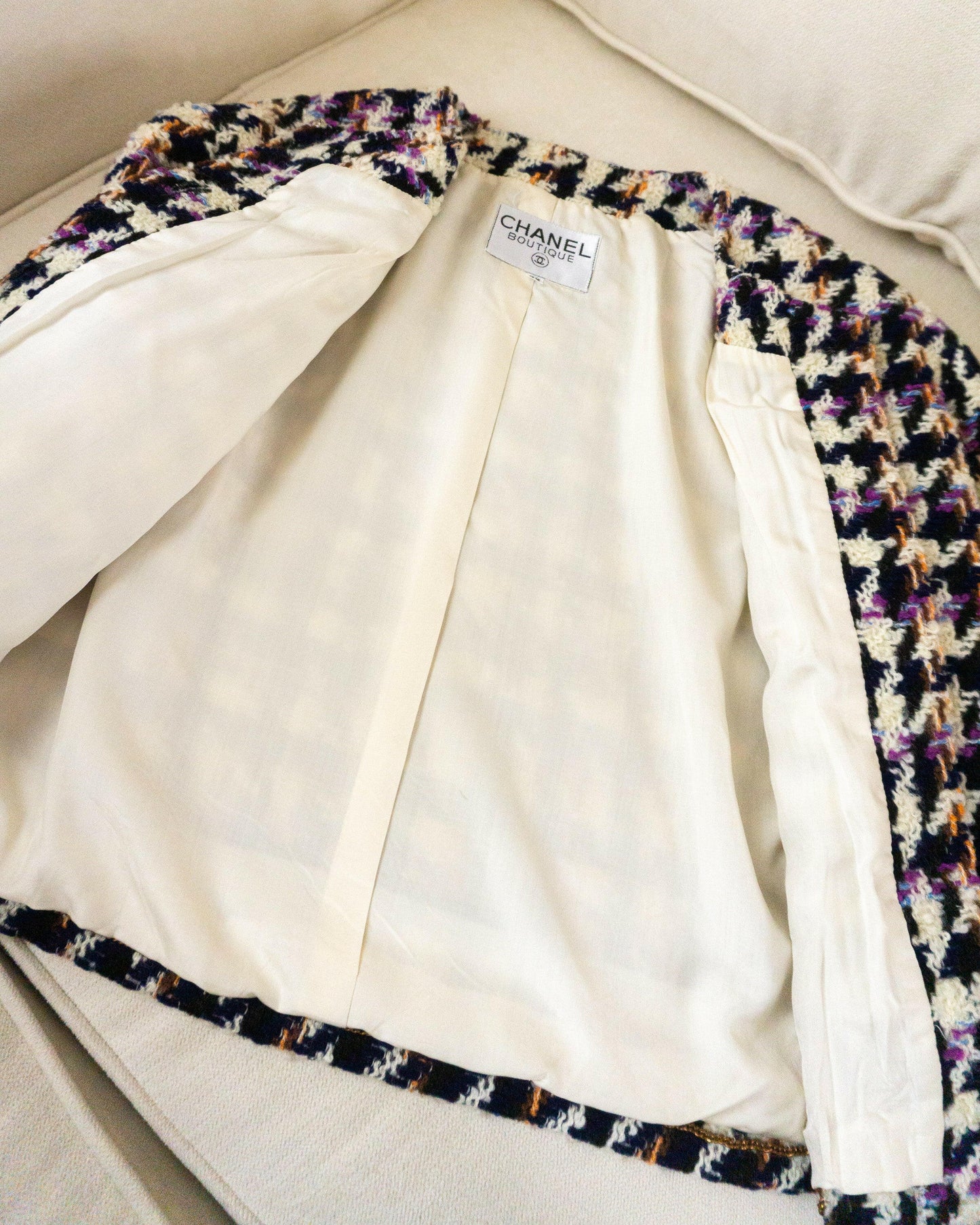 FR36-38 Chanel Fall 1987 Collarless Two-Pocketed Multicolor Houndstooth Tweed Jacket - Vintage Chanel Jacket - - Rarchive.