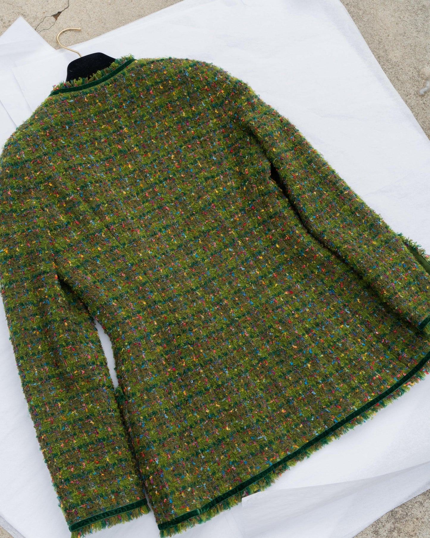 FR34 Fall 1990 Four Pocketed Collarless Green Fantasy Tweed Jacket - Vintage Chanel Jacket - - Rarchive.